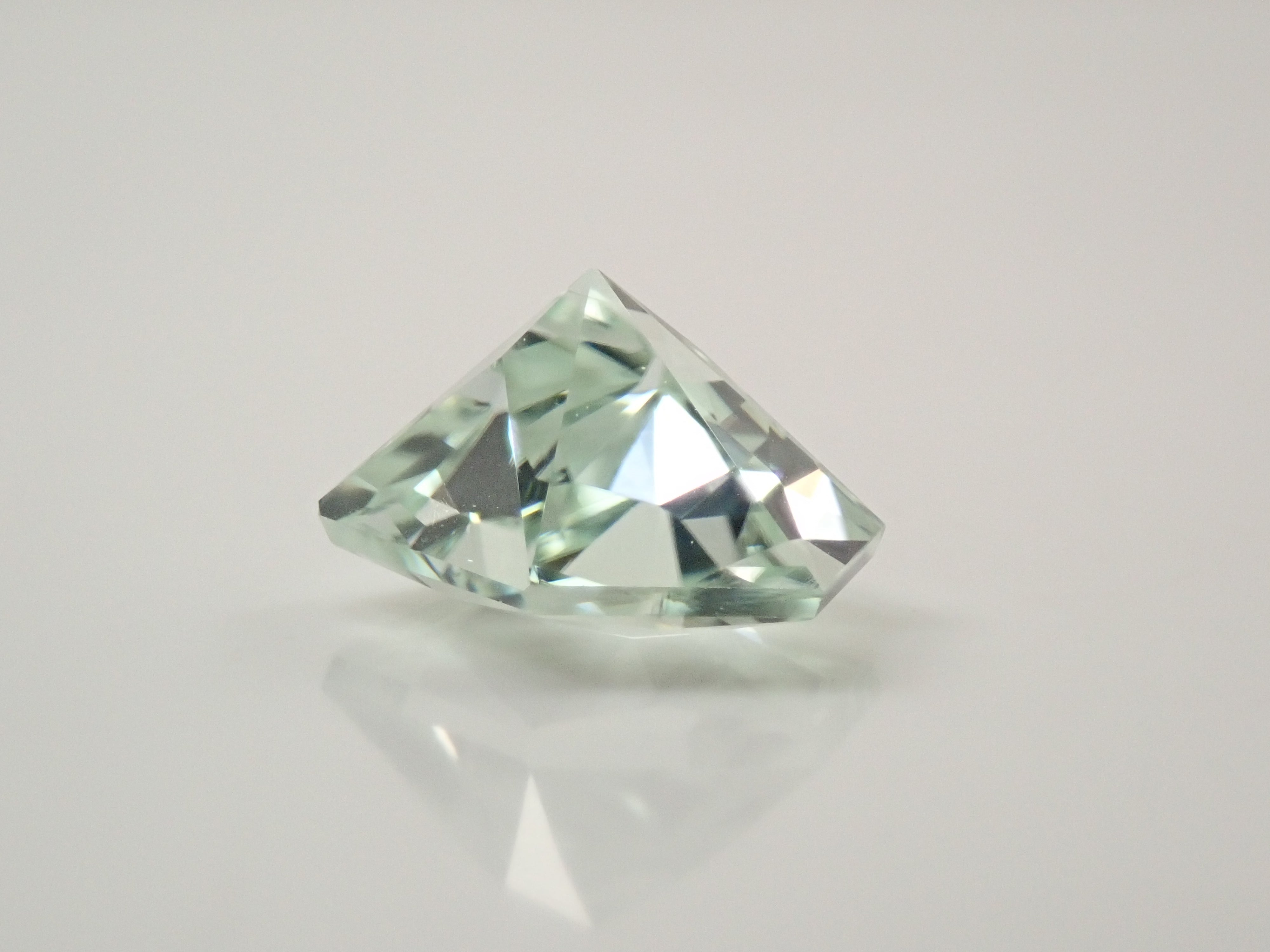 ブラジル産スポジュメン 3.200ctルース