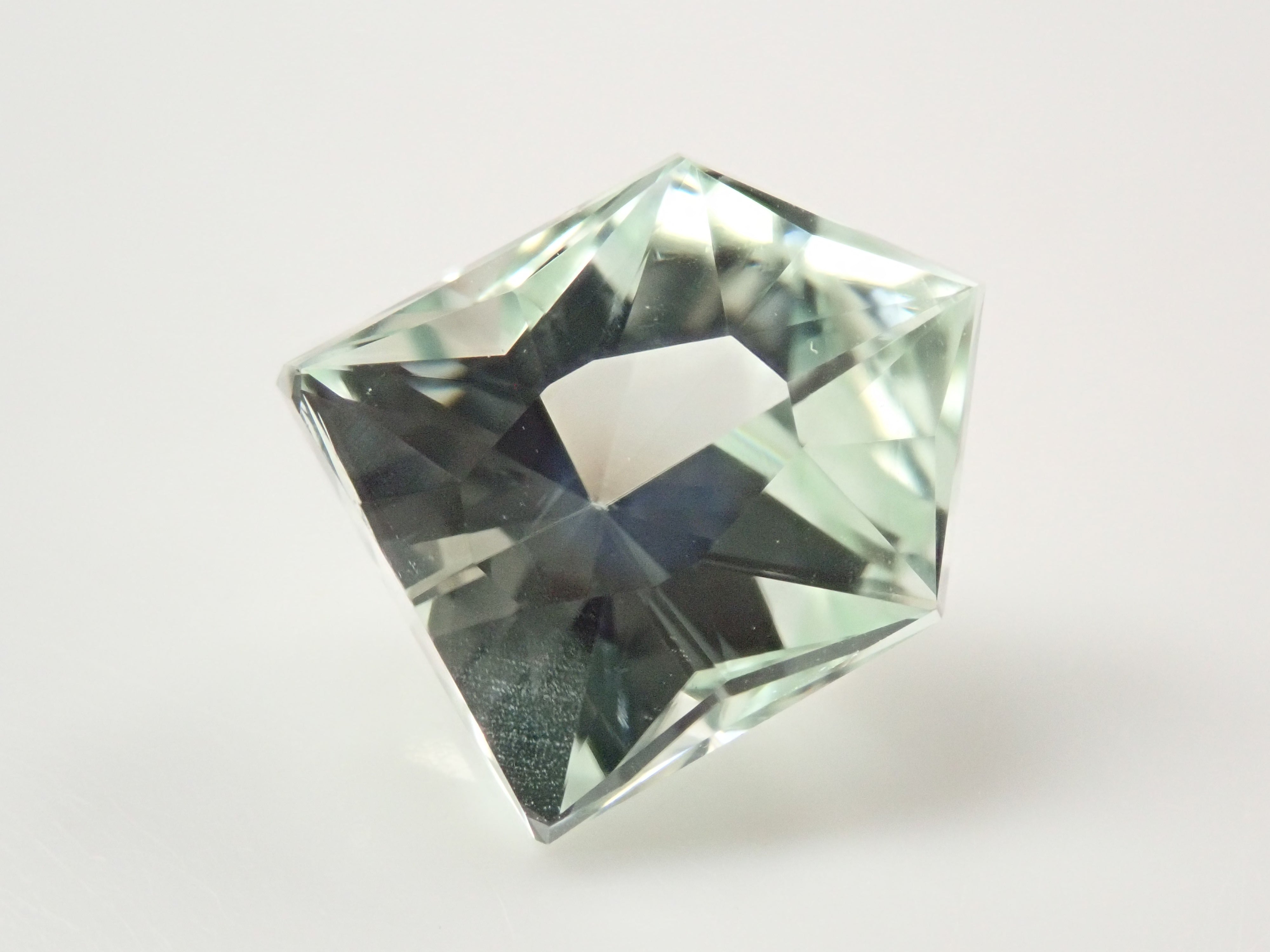 ブラジル産スポジュメン 3.200ctルース