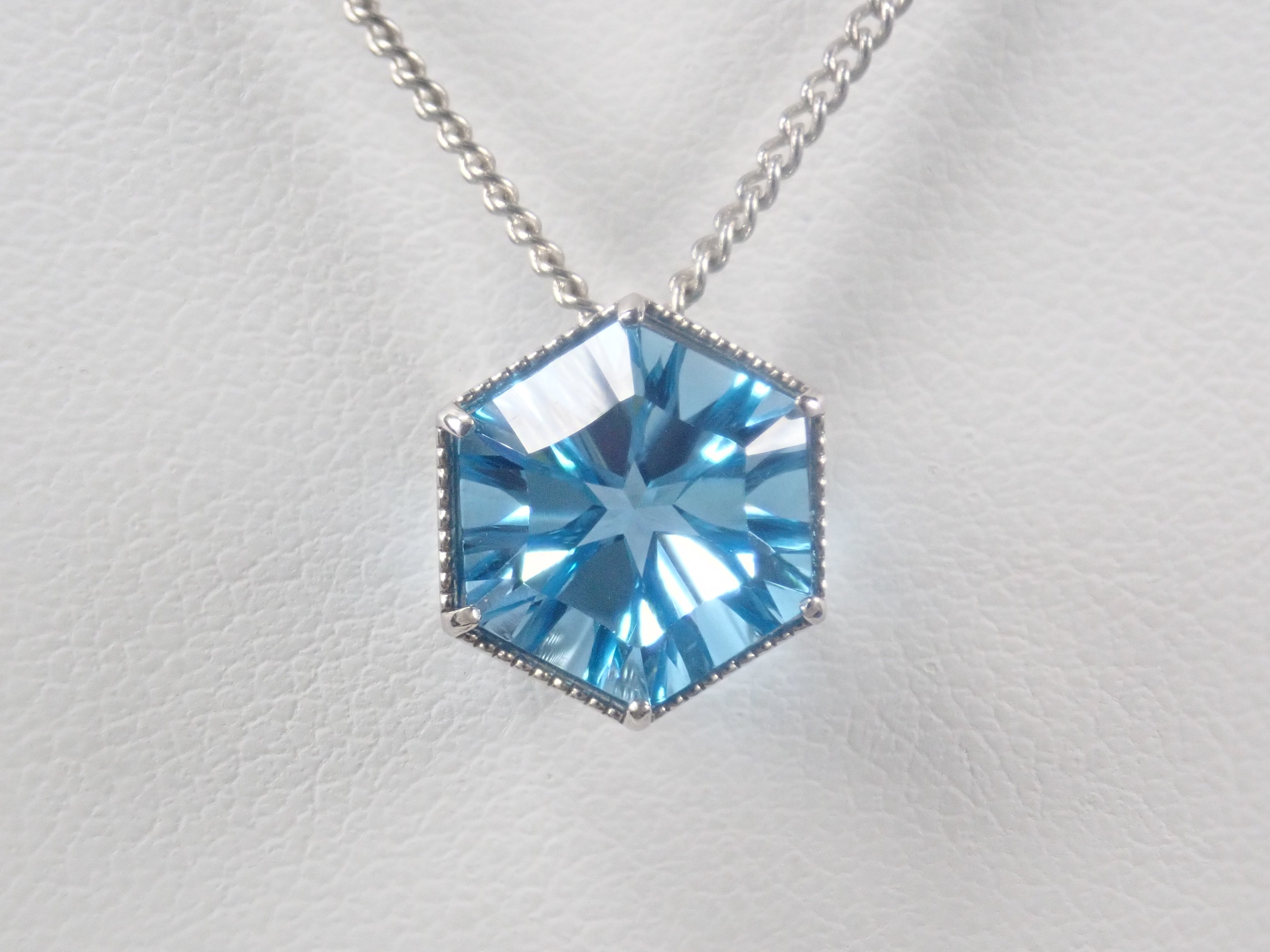【22602571掲載】【カラフリ】Pt950 スイスブルートパーズ 3.5ct ペンダントトップ(ネックレストップ)