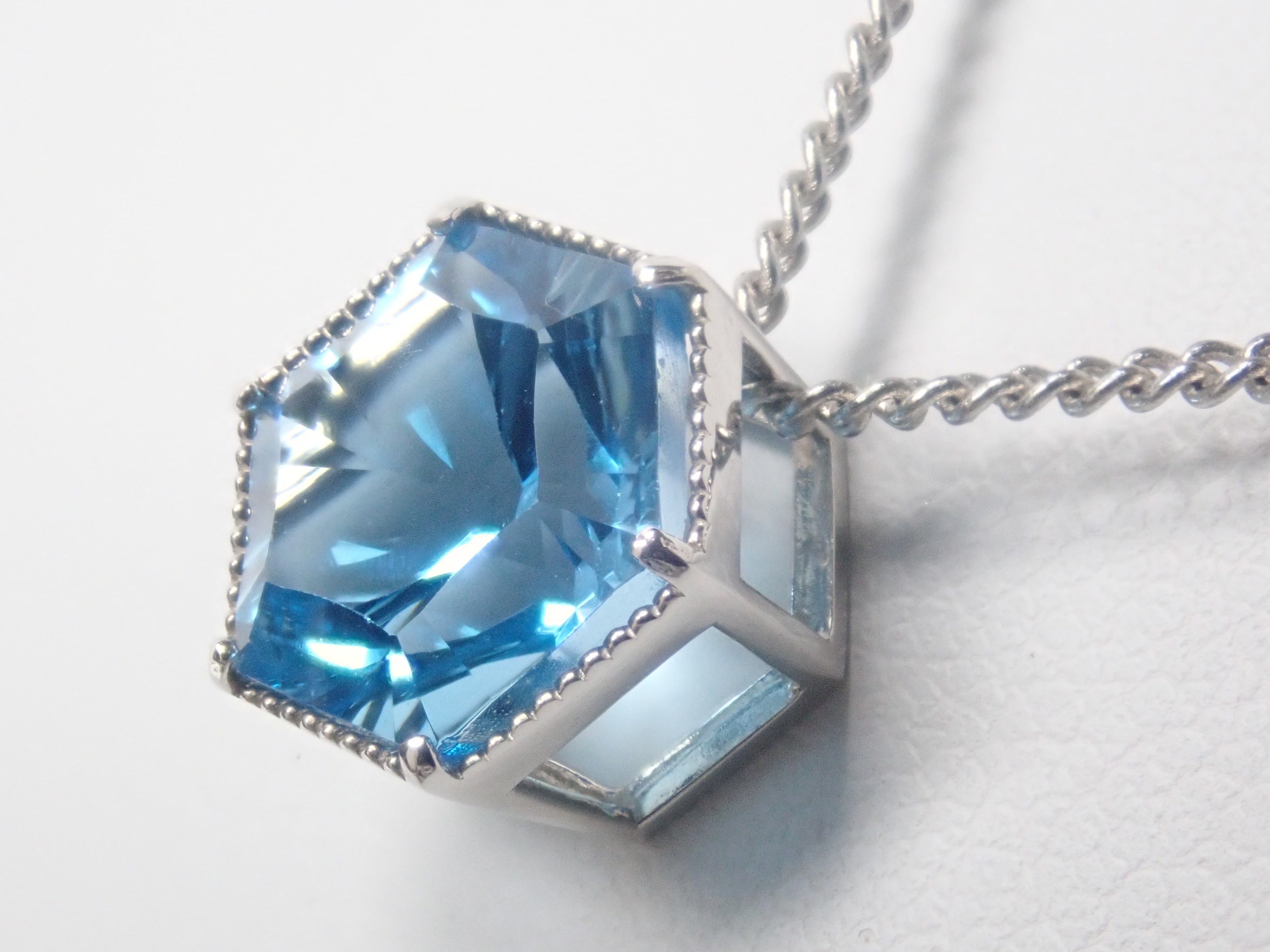 【22602571掲載】【カラフリ】Pt950 スイスブルートパーズ 3.5ct ペンダントトップ(ネックレストップ)