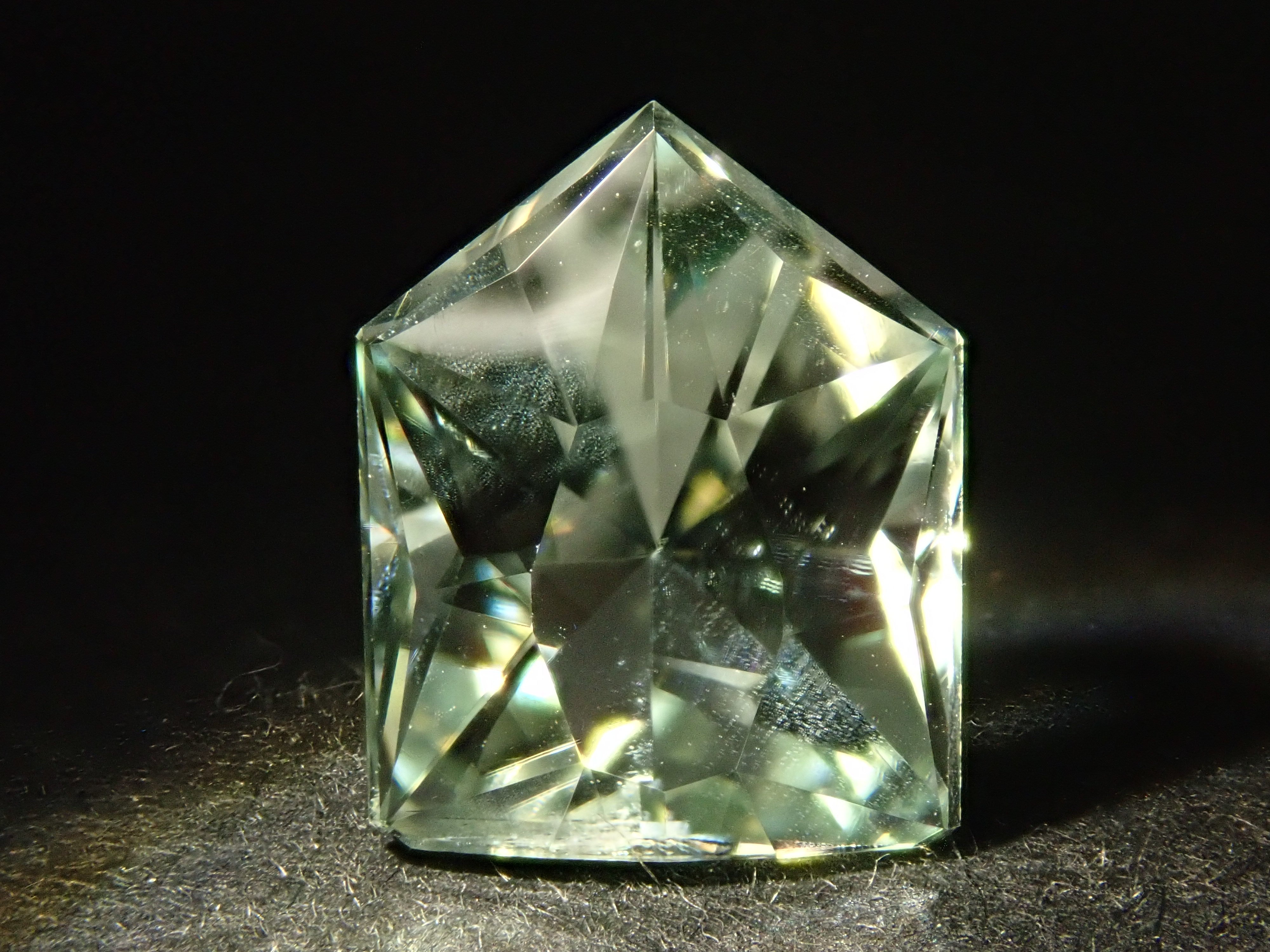 ブラジル産スポジュメン 3.200ctルース