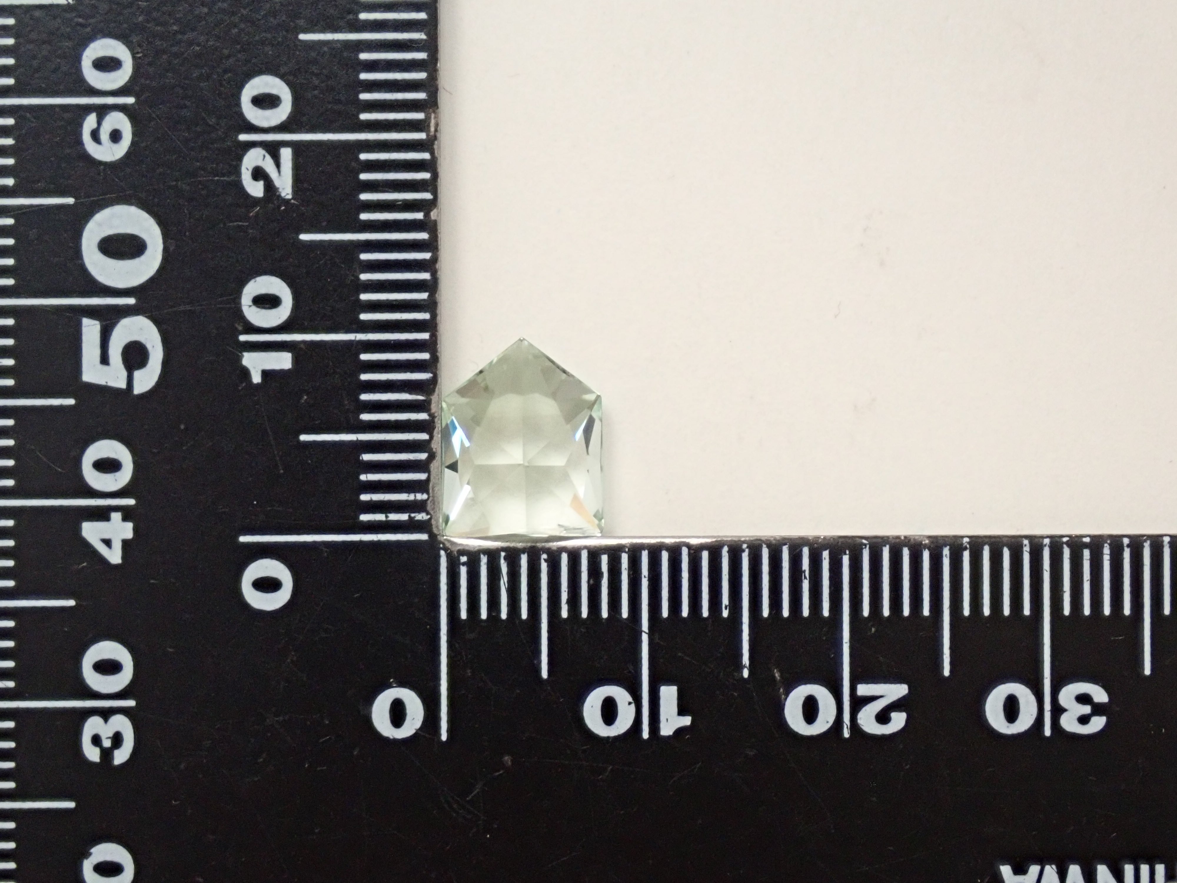 ブラジル産スポジュメン 3.200ctルース