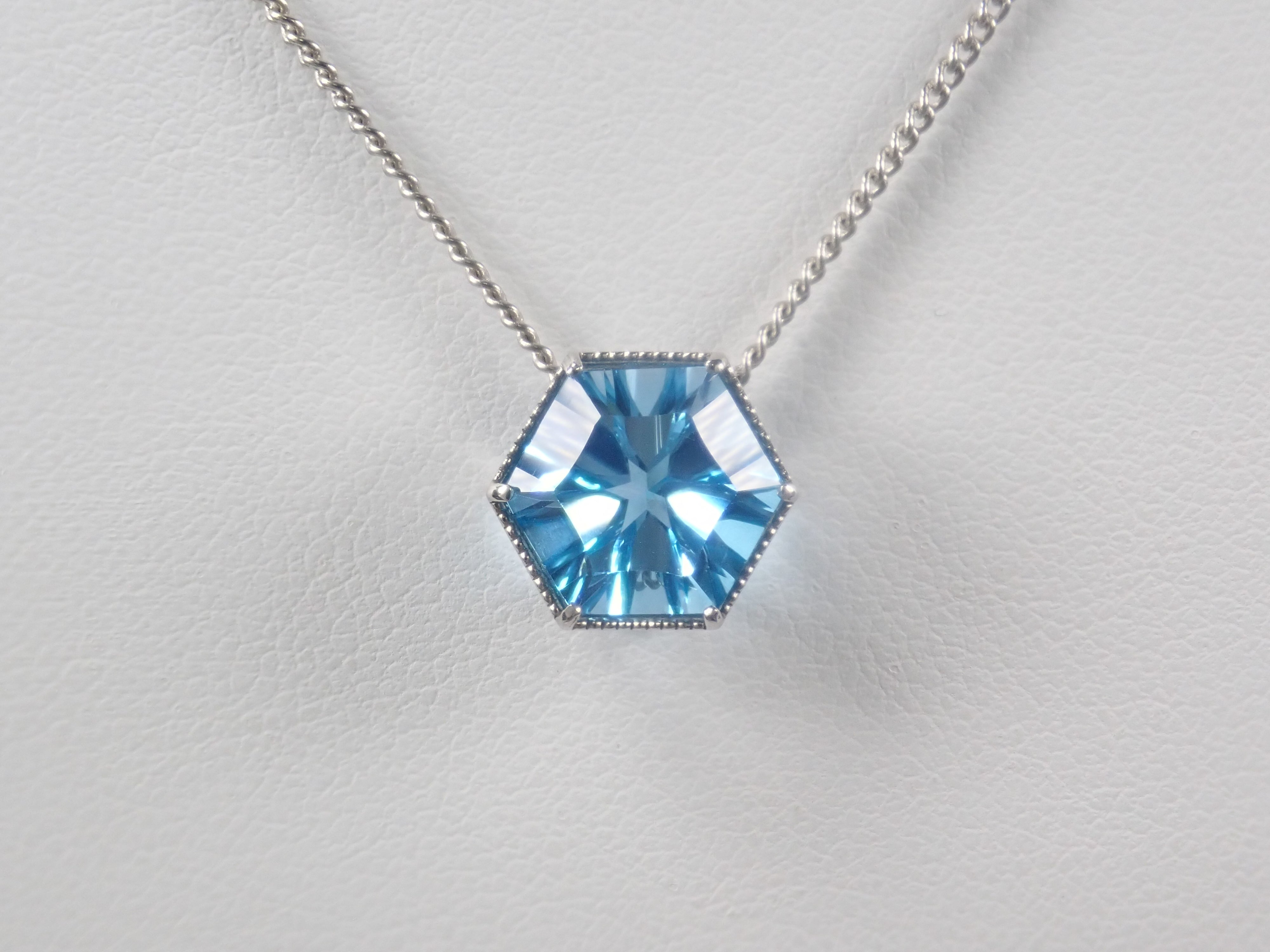【22602571掲載】【カラフリ】Pt950 スイスブルートパーズ 3.5ct ペンダントトップ(ネックレストップ)
