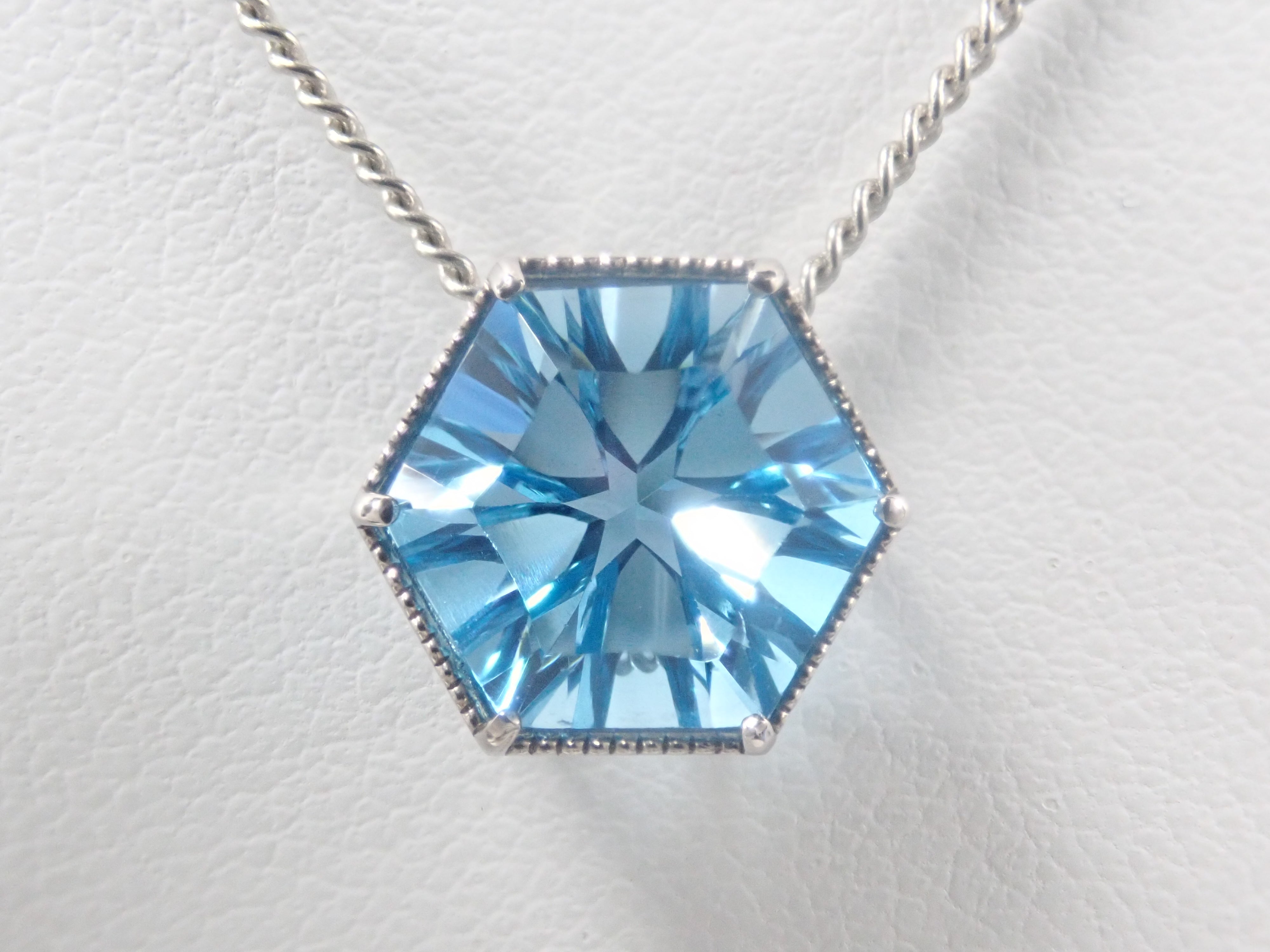 【22602571掲載】【カラフリ】Pt950 スイスブルートパーズ 3.5ct ペンダントトップ(ネックレストップ)