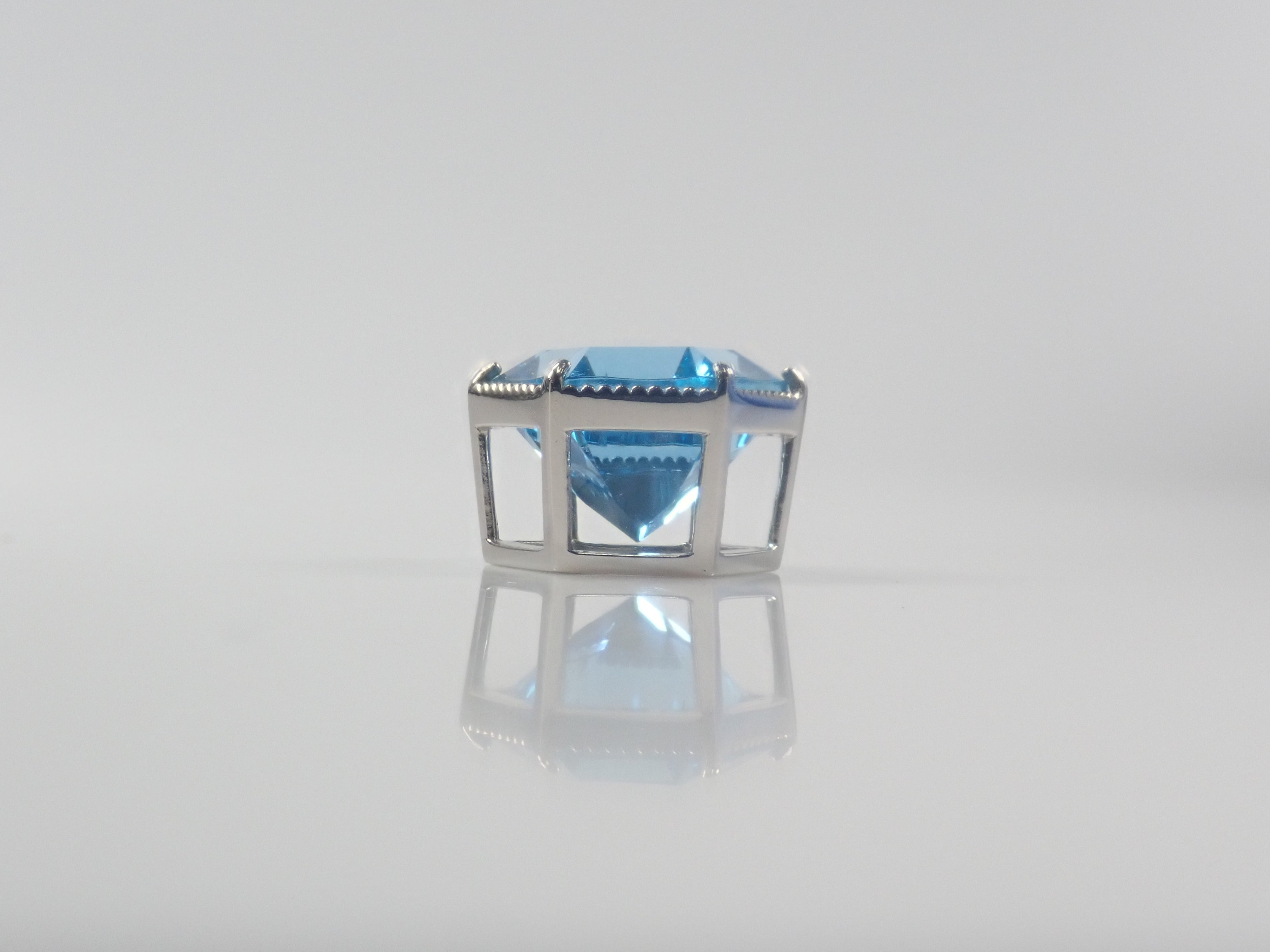 【22602571掲載】【カラフリ】Pt950 スイスブルートパーズ 3.5ct ペンダントトップ(ネックレストップ)