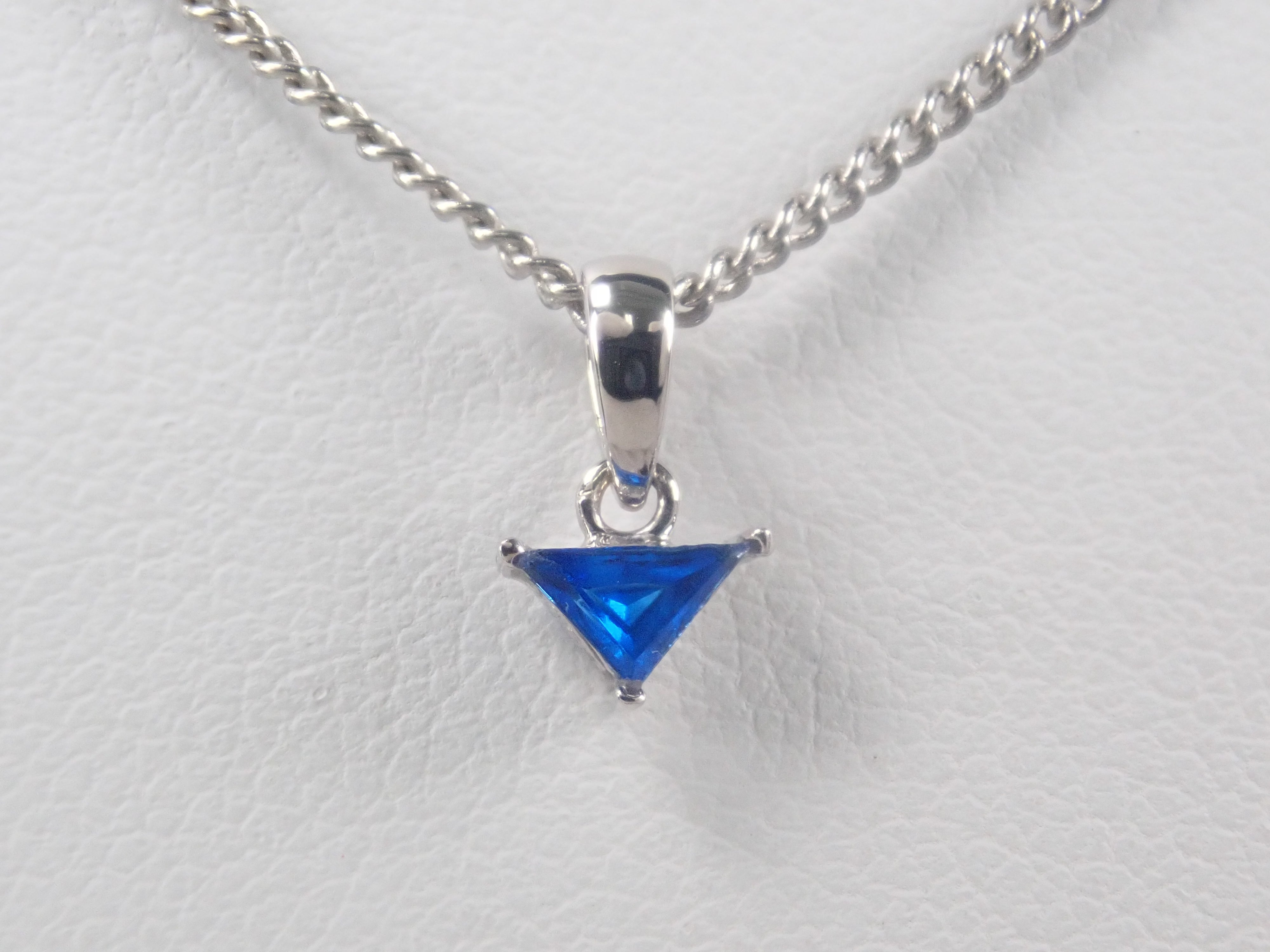 【22602576掲載】【カラフリ】Pt900 アウイナイト 0.065ct ペンダントトップ(ネックレストップ)