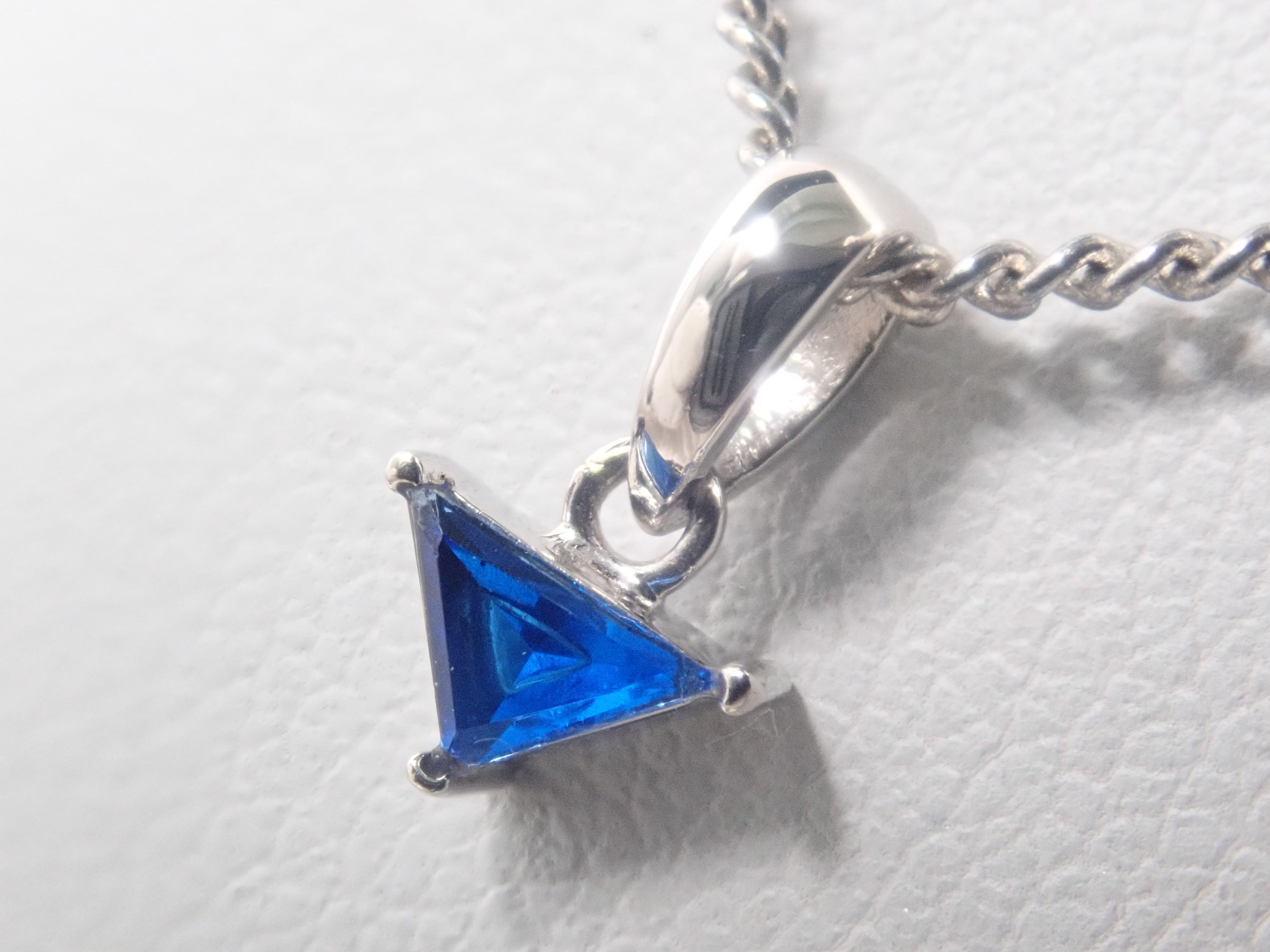【22602576掲載】【カラフリ】Pt900 アウイナイト 0.065ct ペンダントトップ(ネックレストップ)