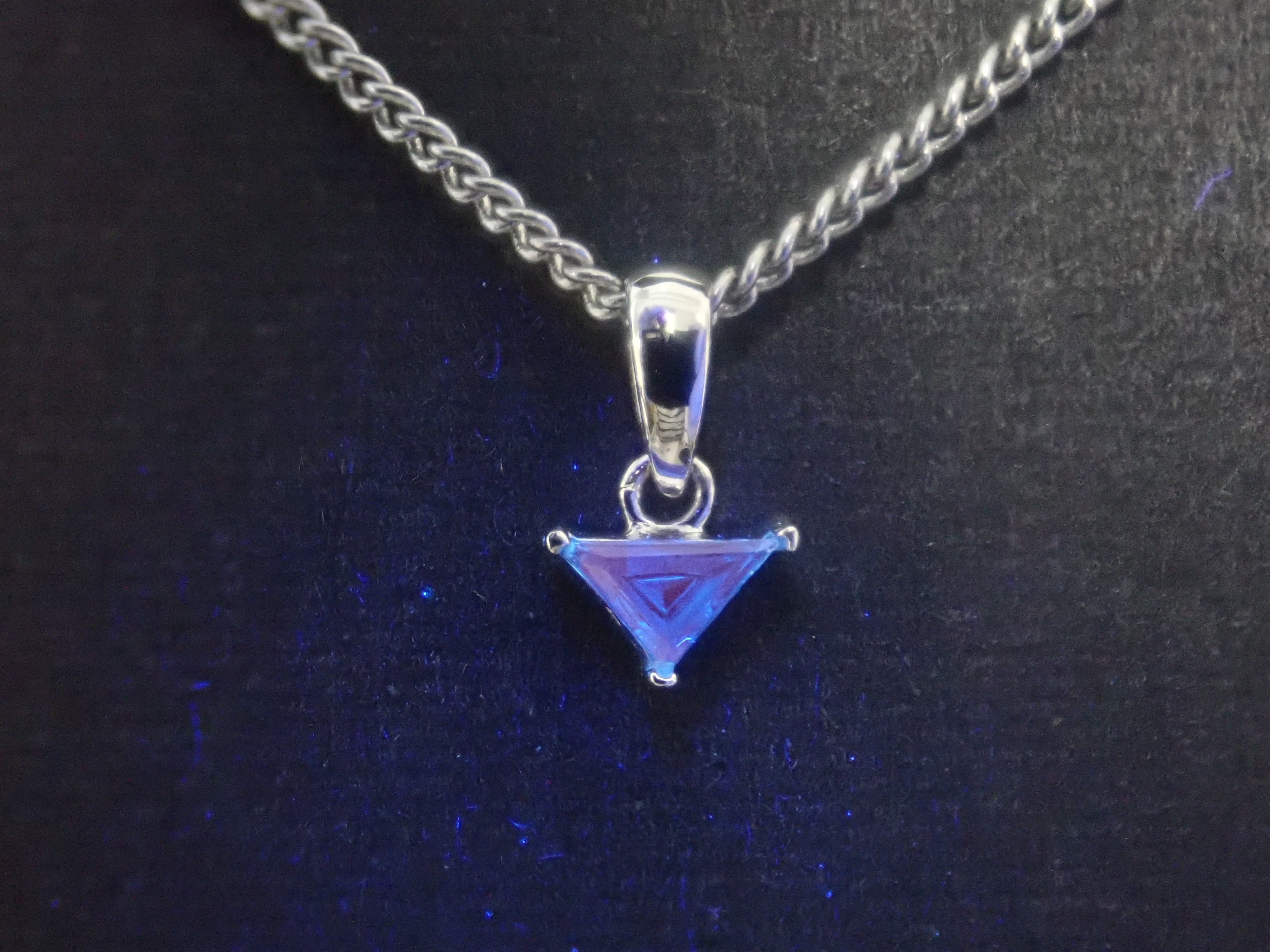【22602576掲載】【カラフリ】Pt900 アウイナイト 0.065ct ペンダントトップ(ネックレストップ)