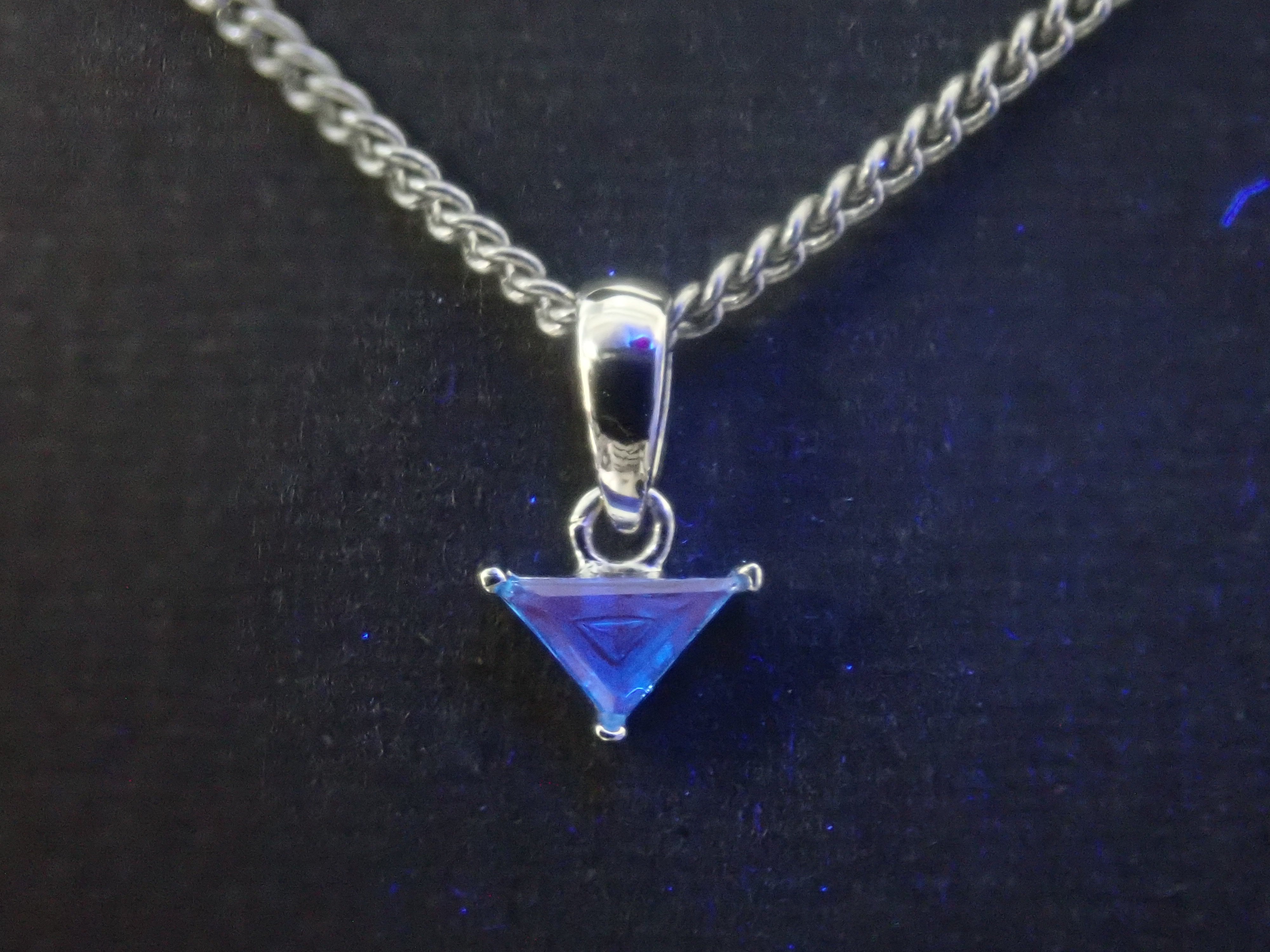 【22602576掲載】【カラフリ】Pt900 アウイナイト 0.065ct ペンダントトップ(ネックレストップ)