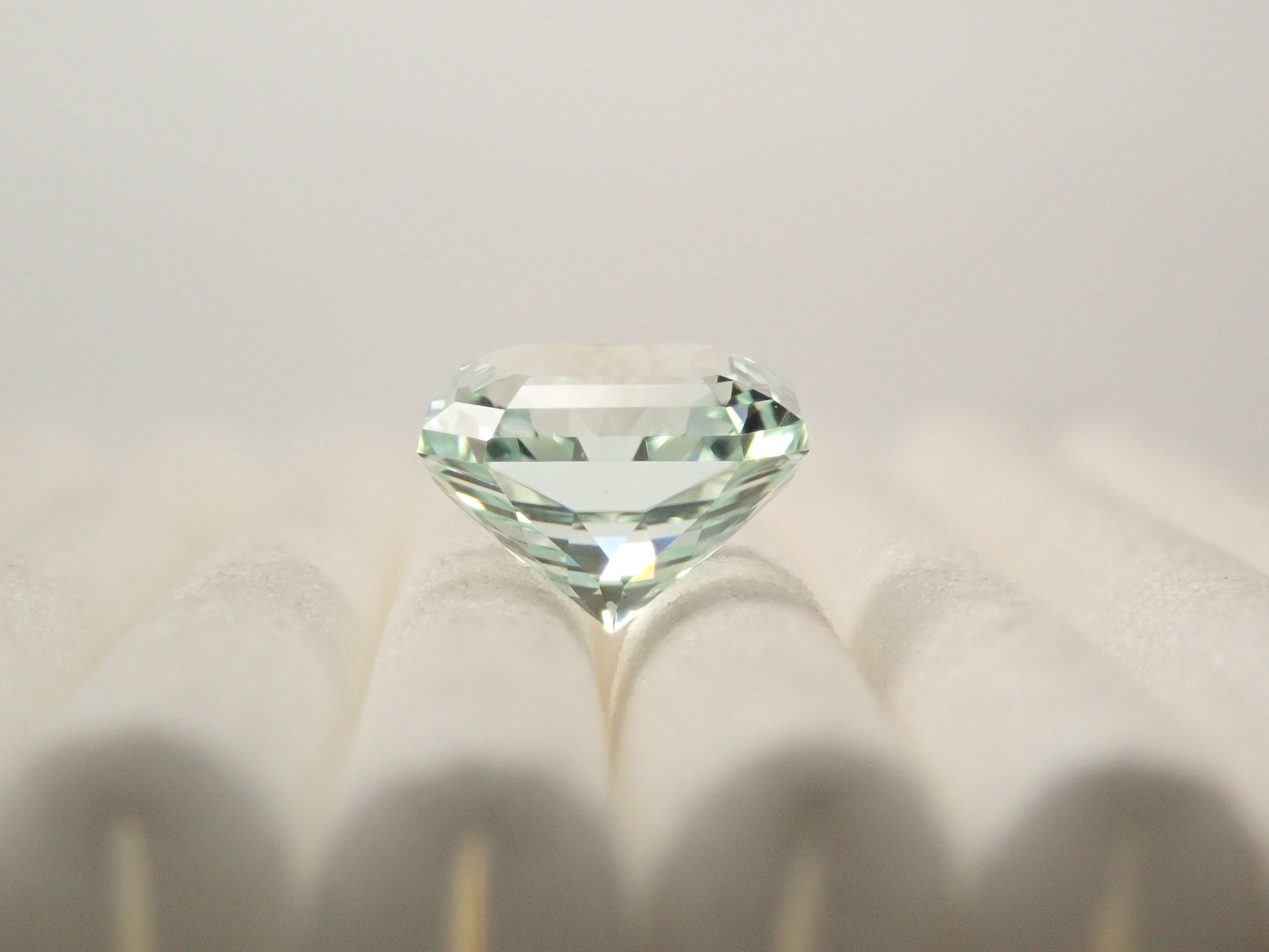 ブラジル産グリーン・スポジュメン 1.943ctルース