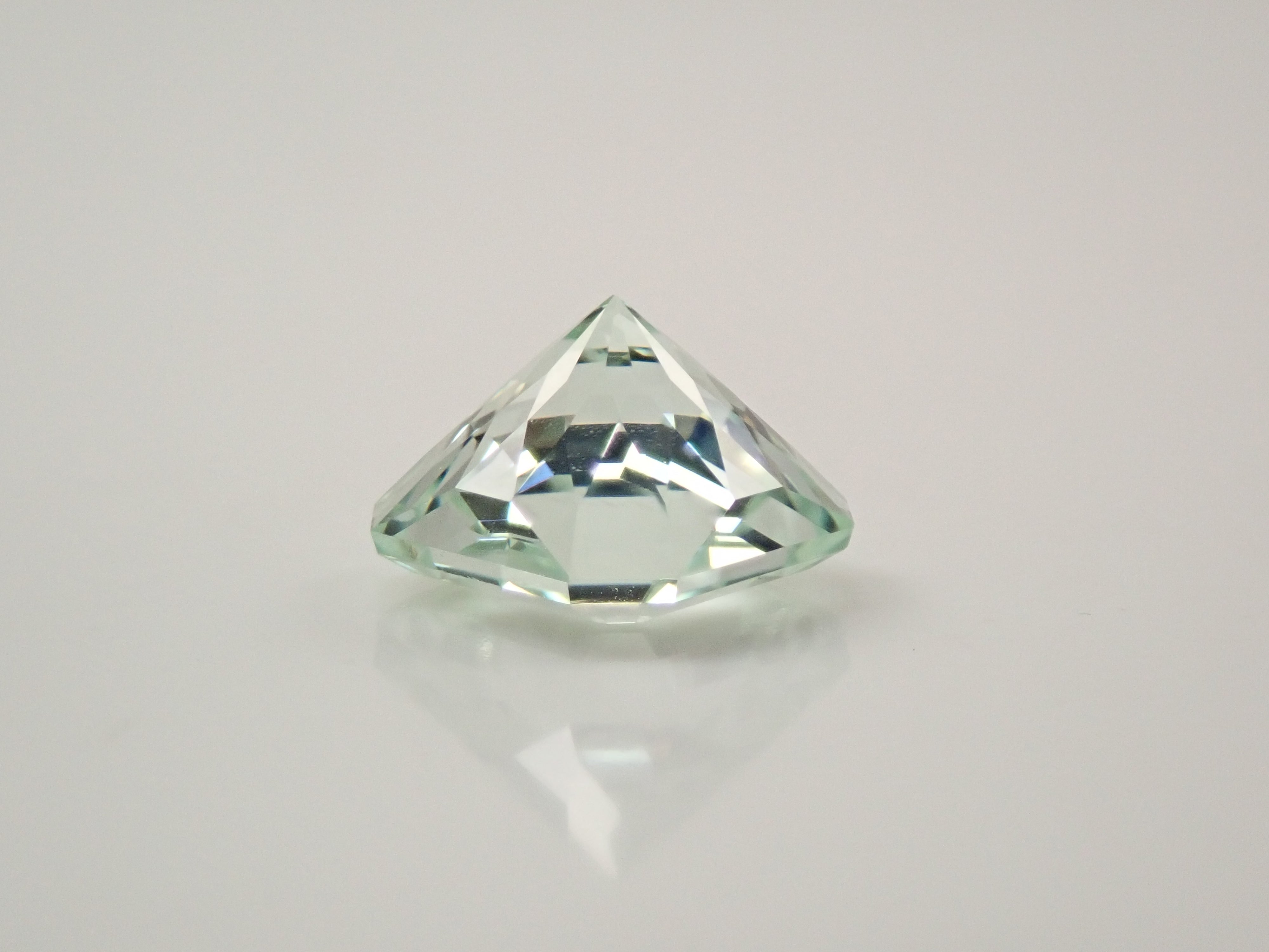 ブラジル産グリーン・スポジュメン 1.943ctルース