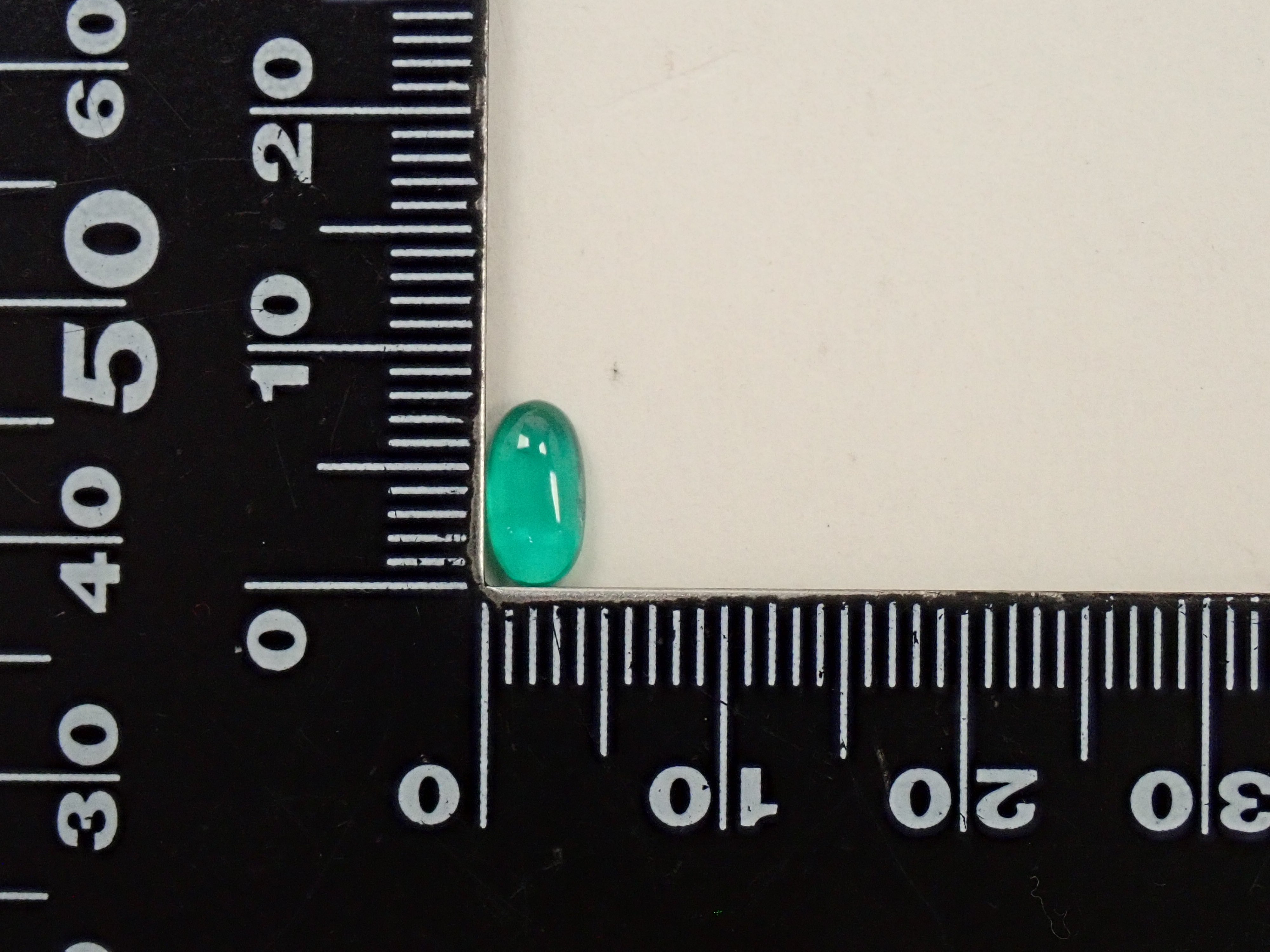 コロンビア産エメラルドキャッツアイ 0.689ctルース