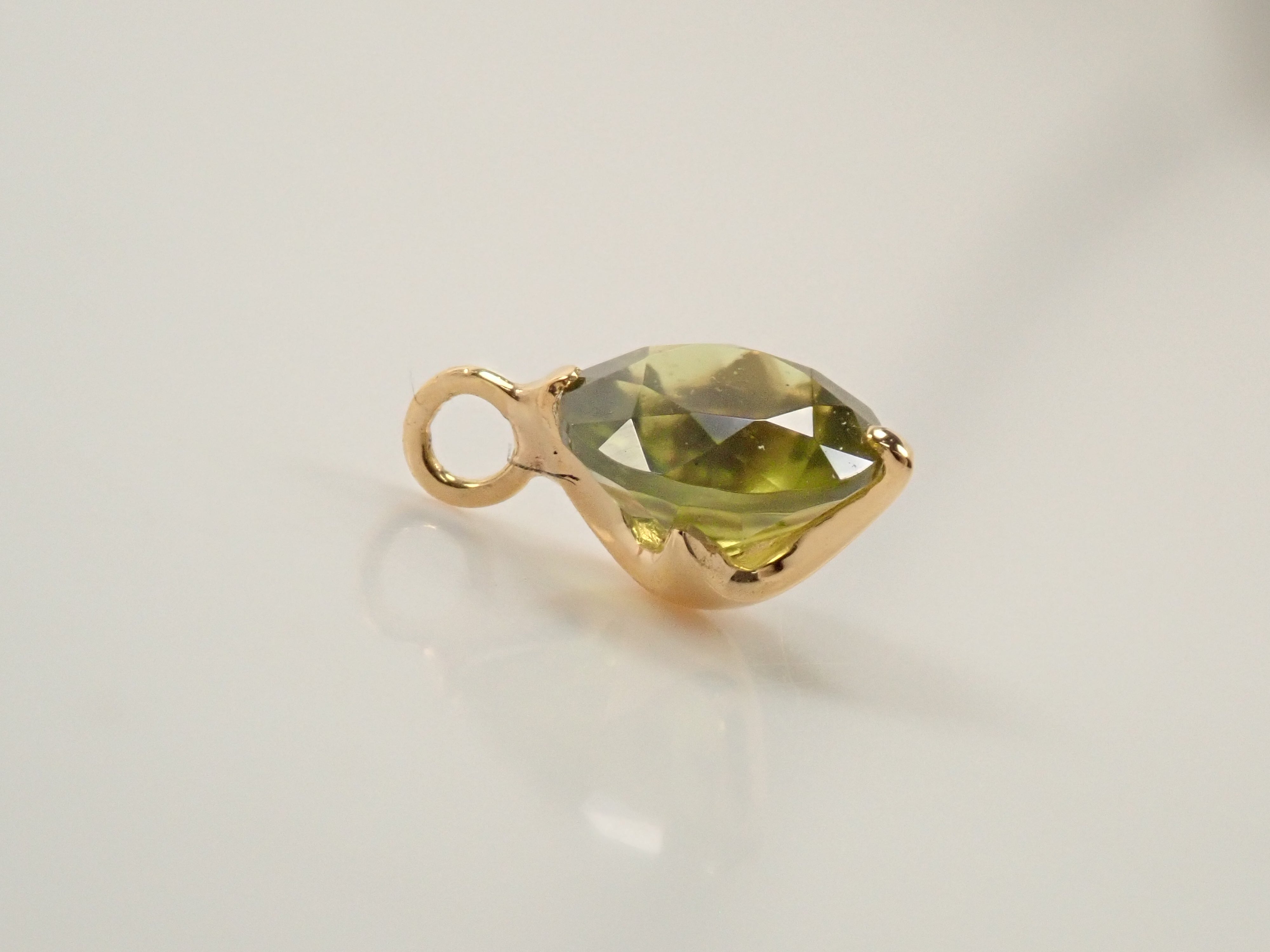 K18ベスビアナイト 0.63ct チャーム 鑑別書