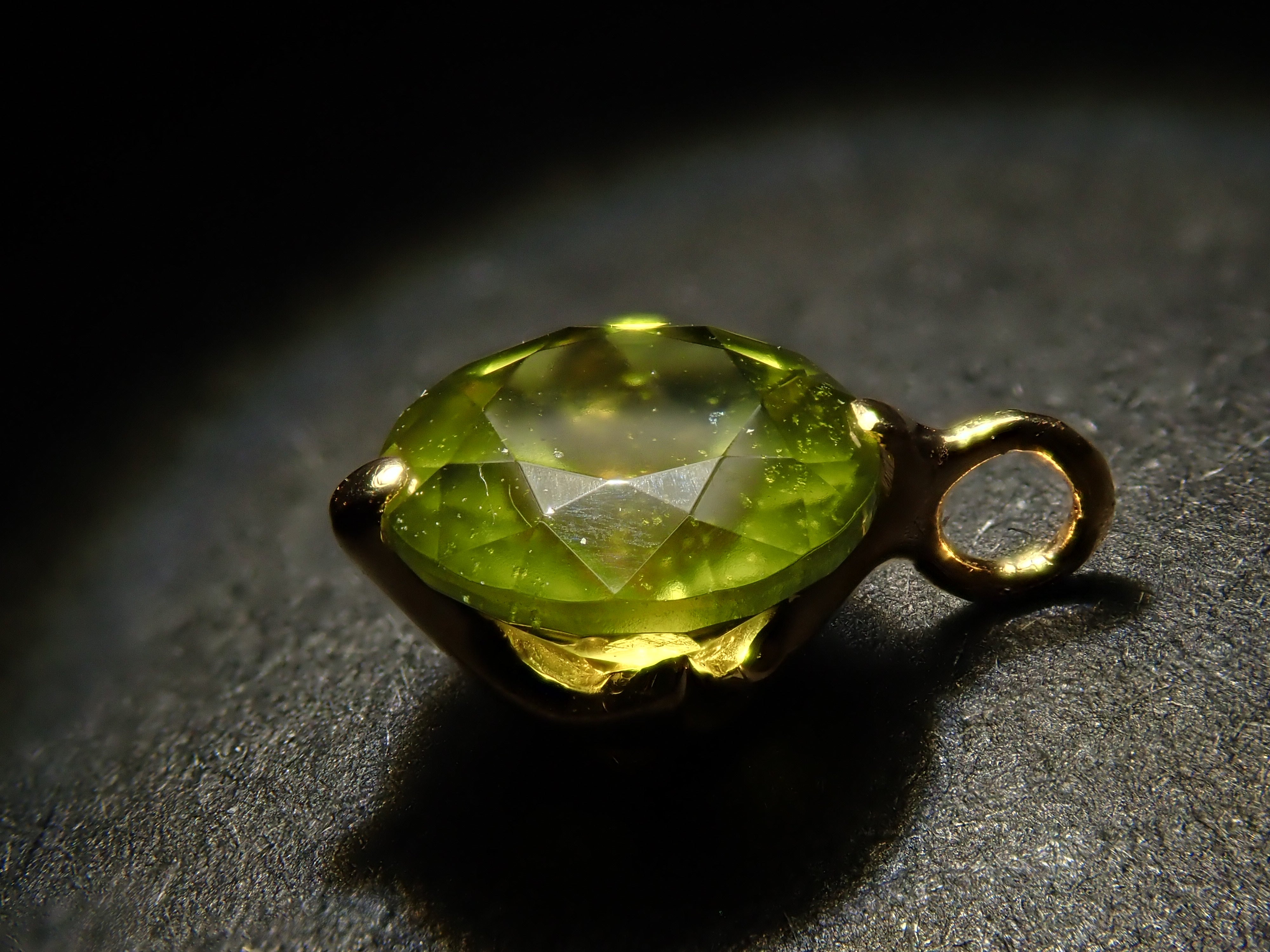 K18ベスビアナイト 0.63ct チャーム 鑑別書