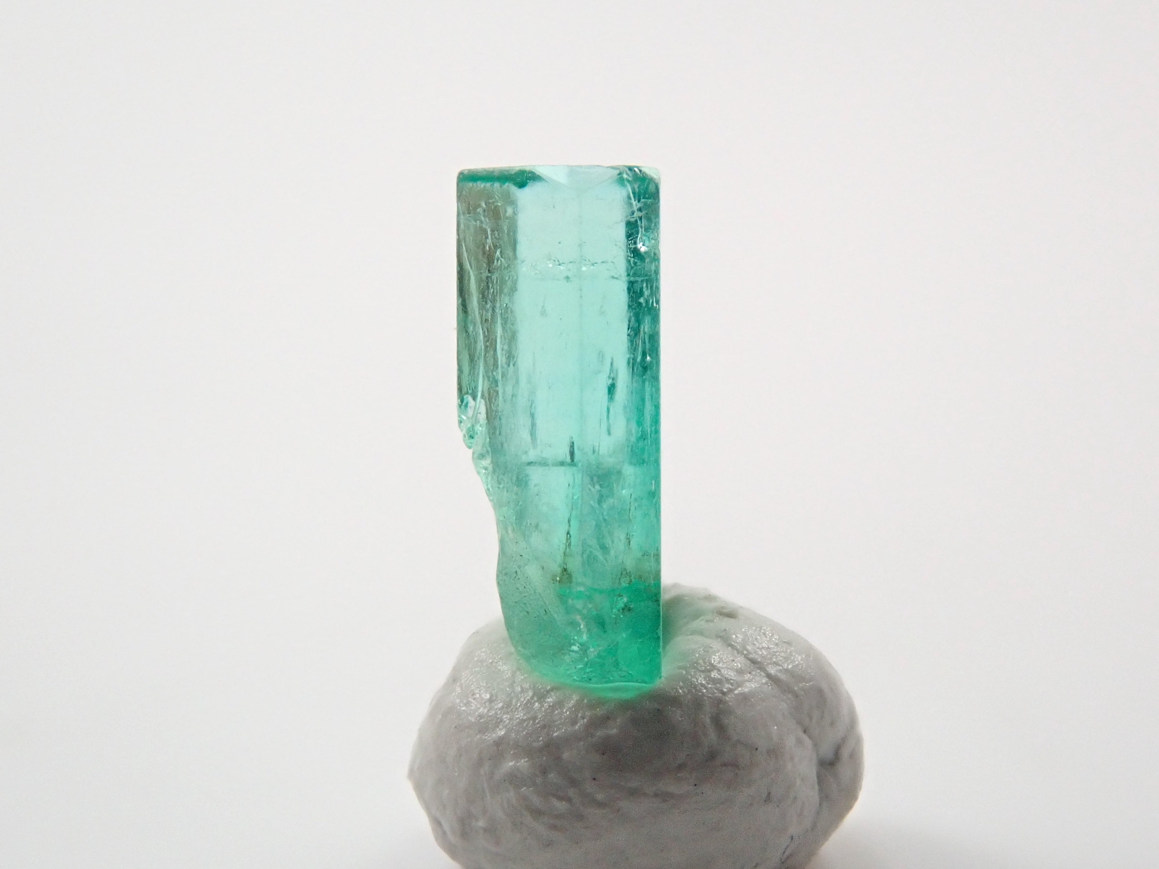 Colombian emerald 0.499ct rough stone