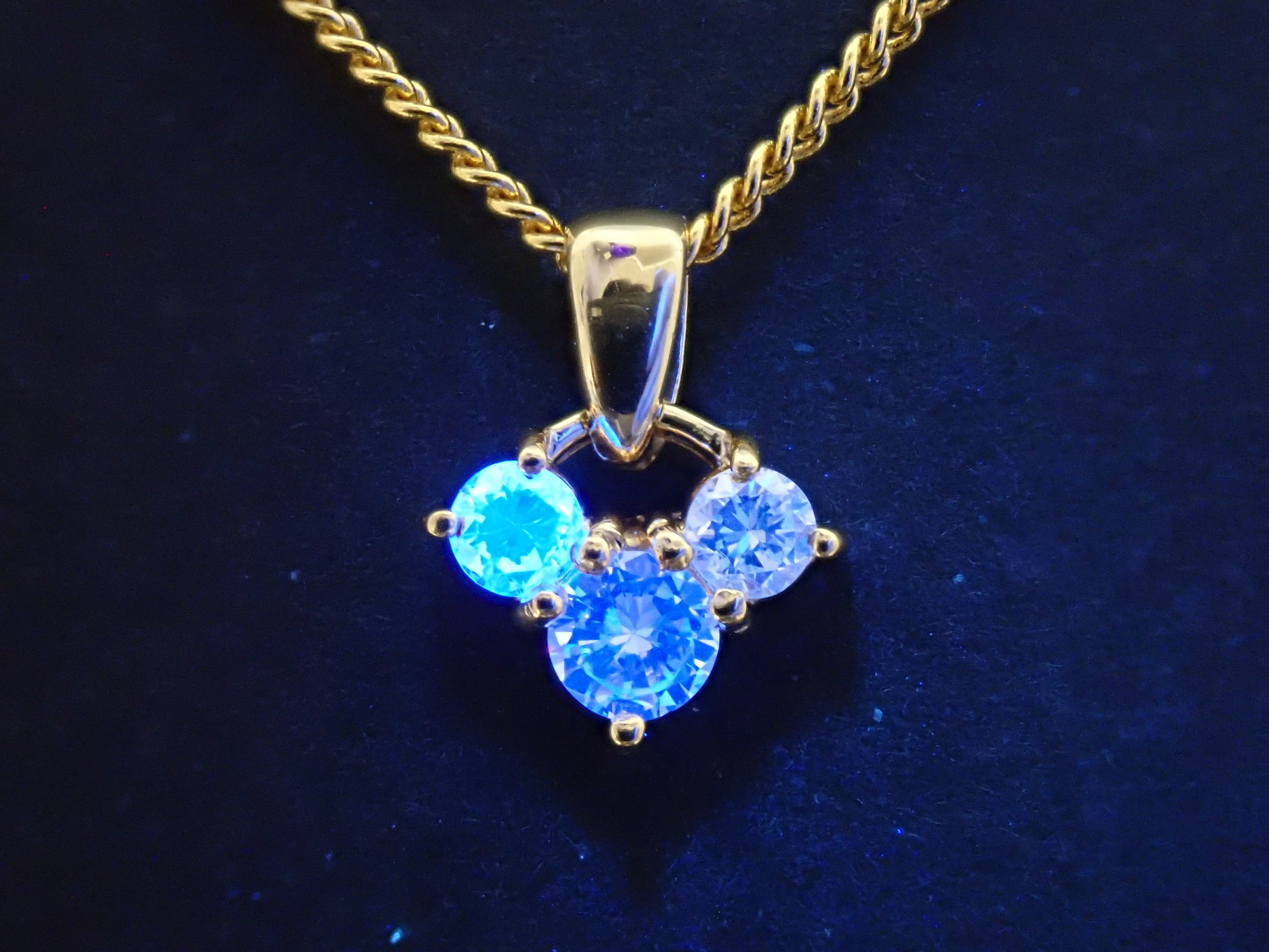 【22602595掲載】【カラフリ】K18 ダイヤモンド 0.3ct ペンダント(ネックレス)