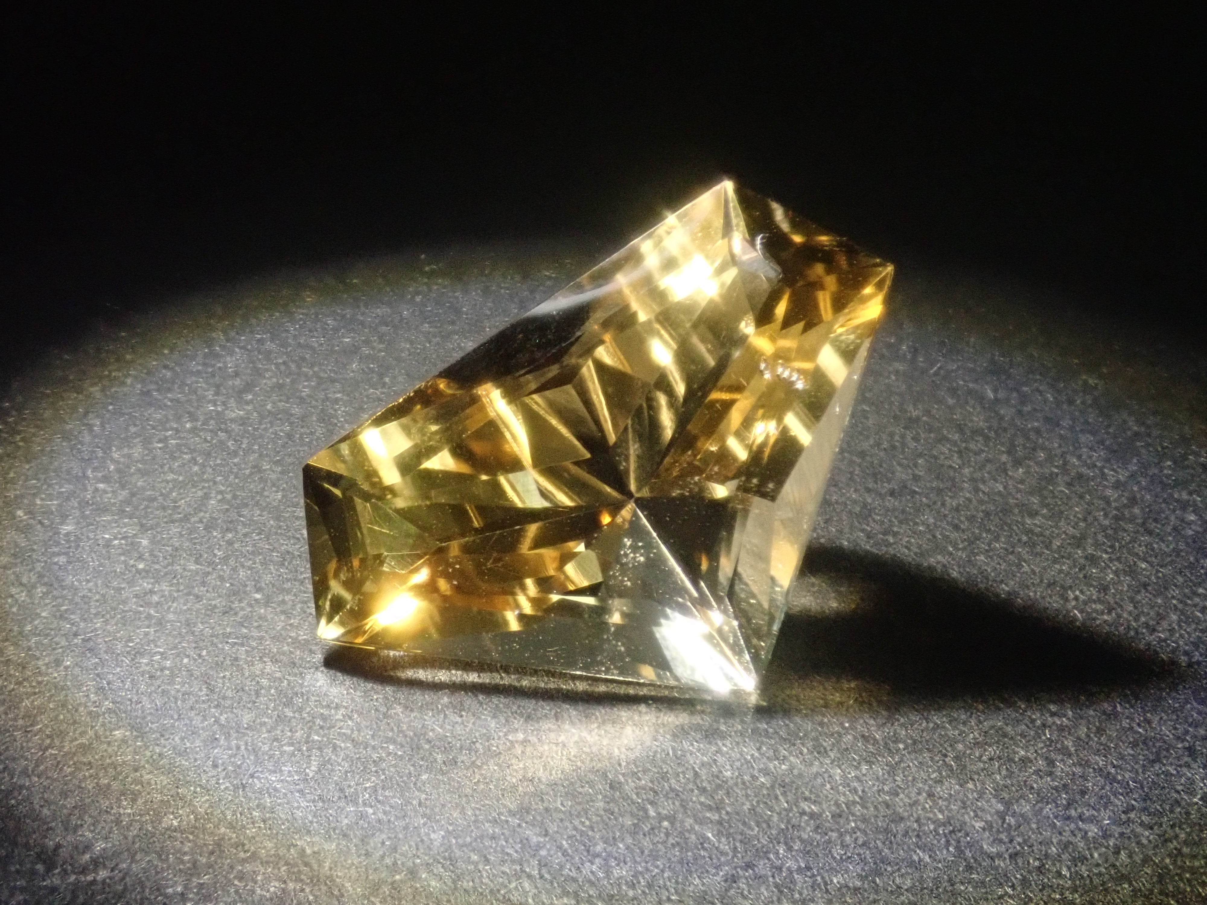 【5/16 22時販売】《限定20石》ビッグジェムガチャ💎19ct upのシミズ貴石様カメリアカットが当たる《複数購入割引有》