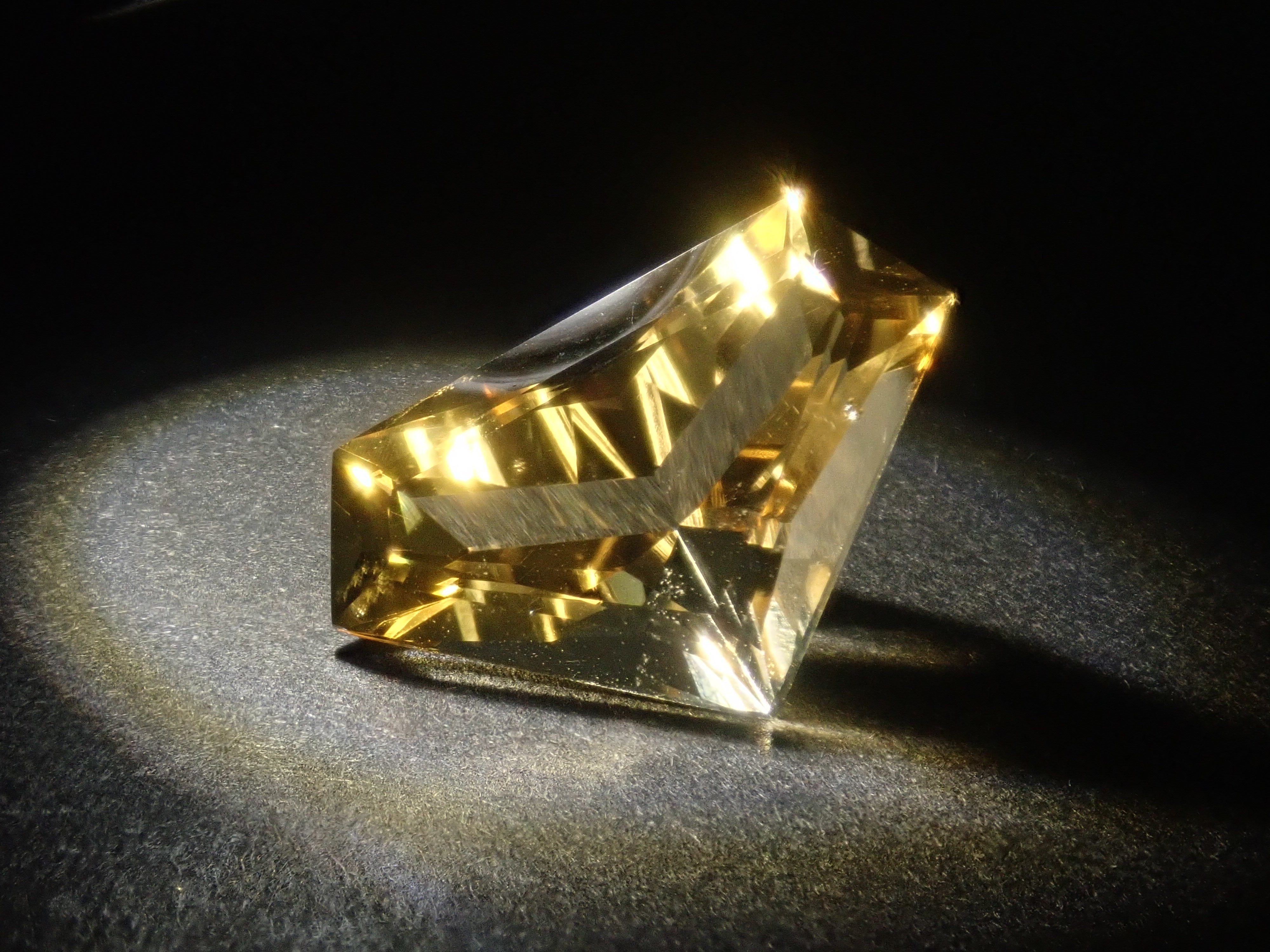 【5/16 22時販売】《限定20石》ビッグジェムガチャ💎19ct upのシミズ貴石様カメリアカットが当たる《複数購入割引有》