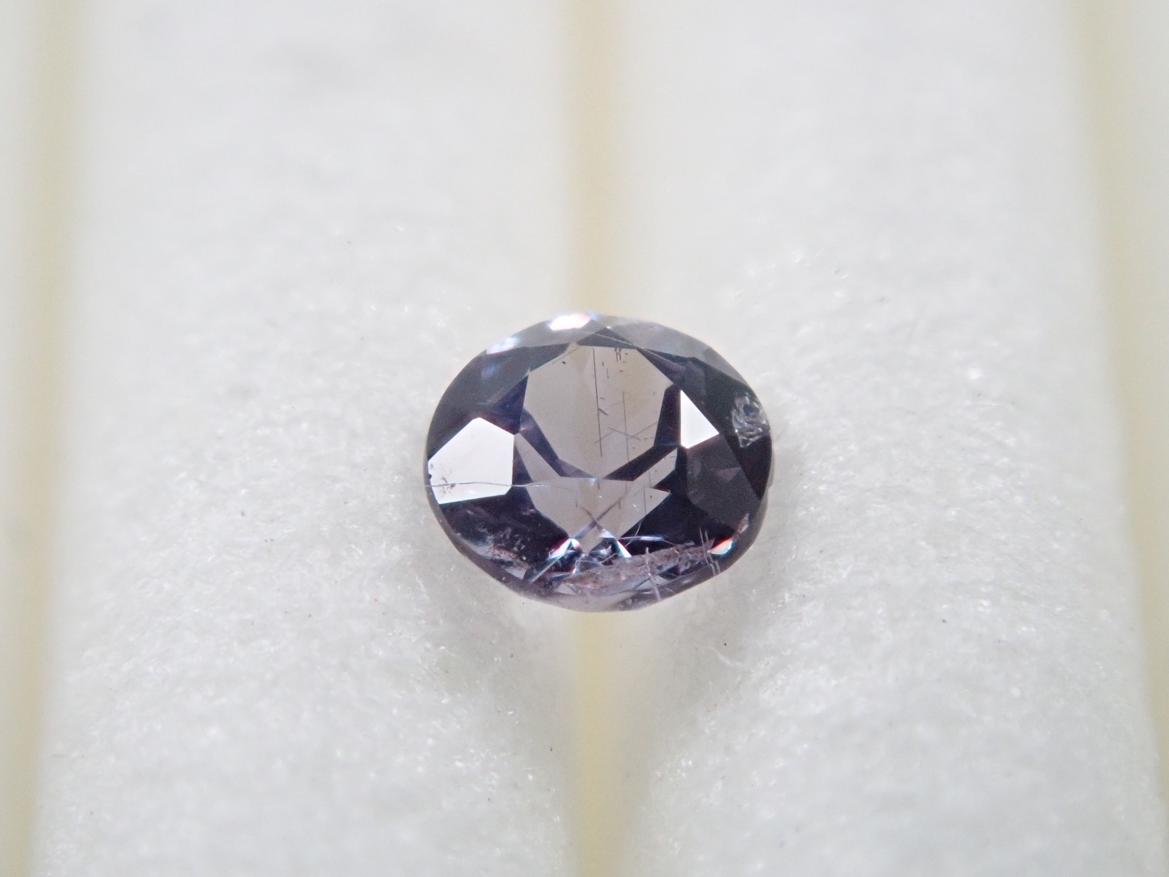 マダガスカル産ベキリーブルーガーネット(カラーチェンジガーネット) 2.6mm/0.090ctルース