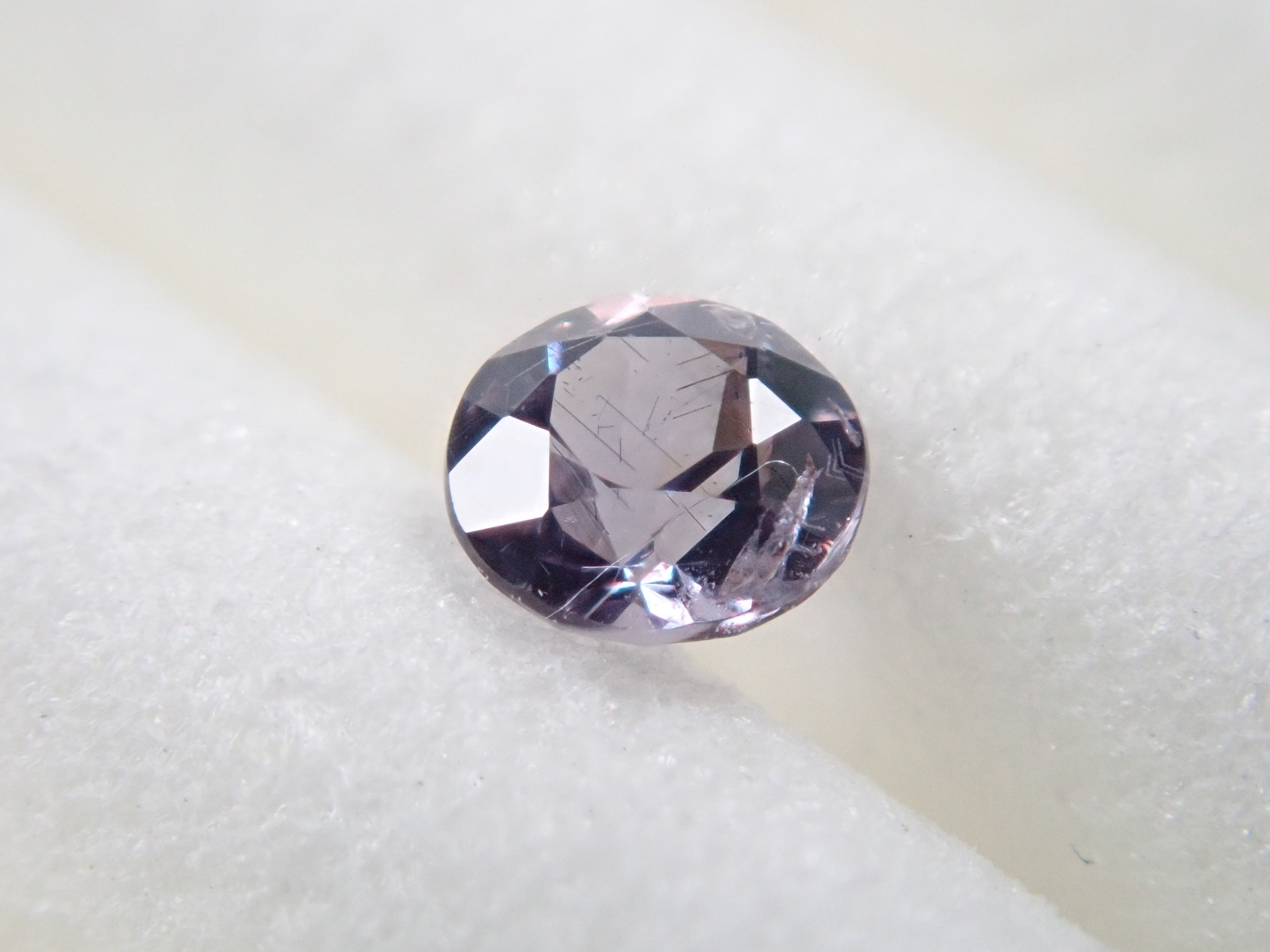 マダガスカル産ベキリーブルーガーネット(カラーチェンジガーネット) 2.6mm/0.090ctルース