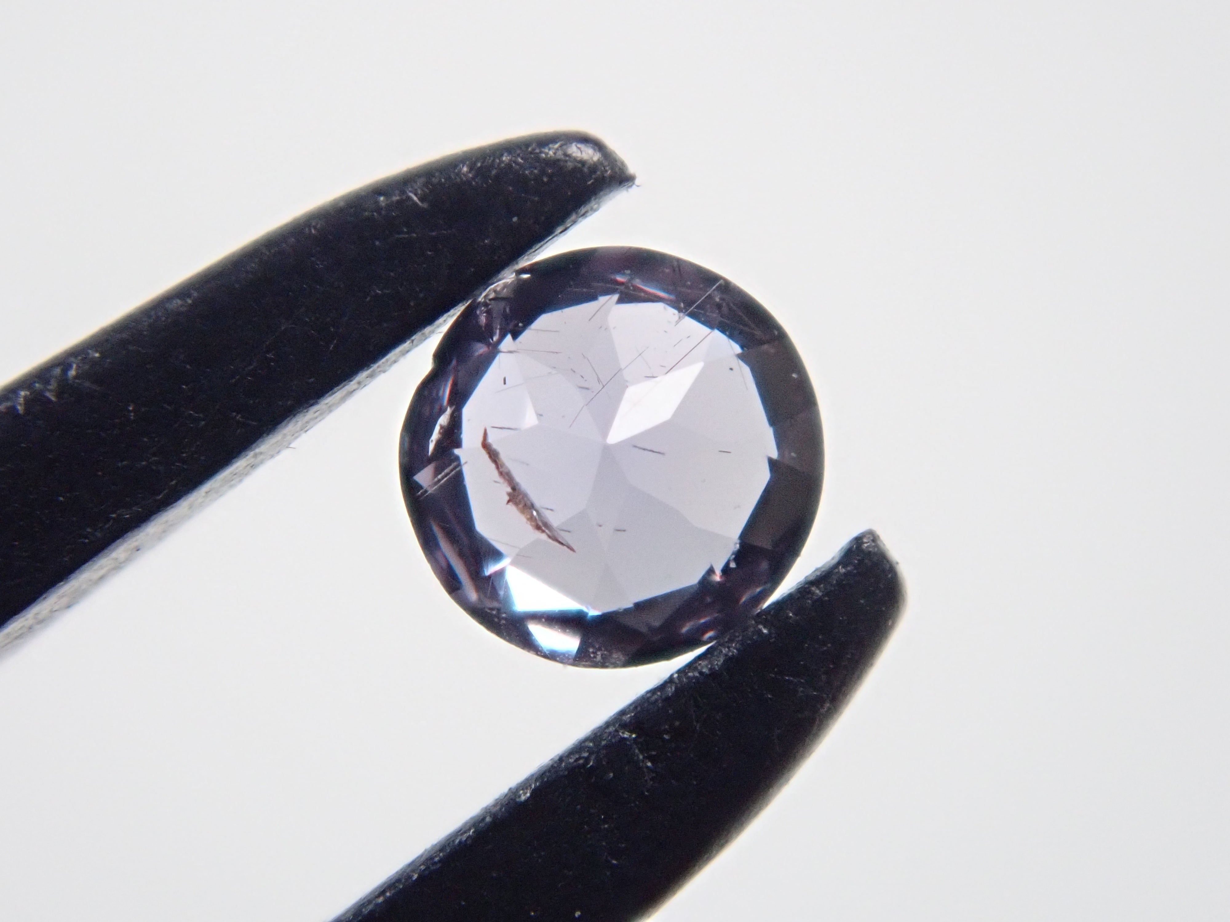 マダガスカル産ベキリーブルーガーネット(カラーチェンジガーネット) 2.6mm/0.090ctルース