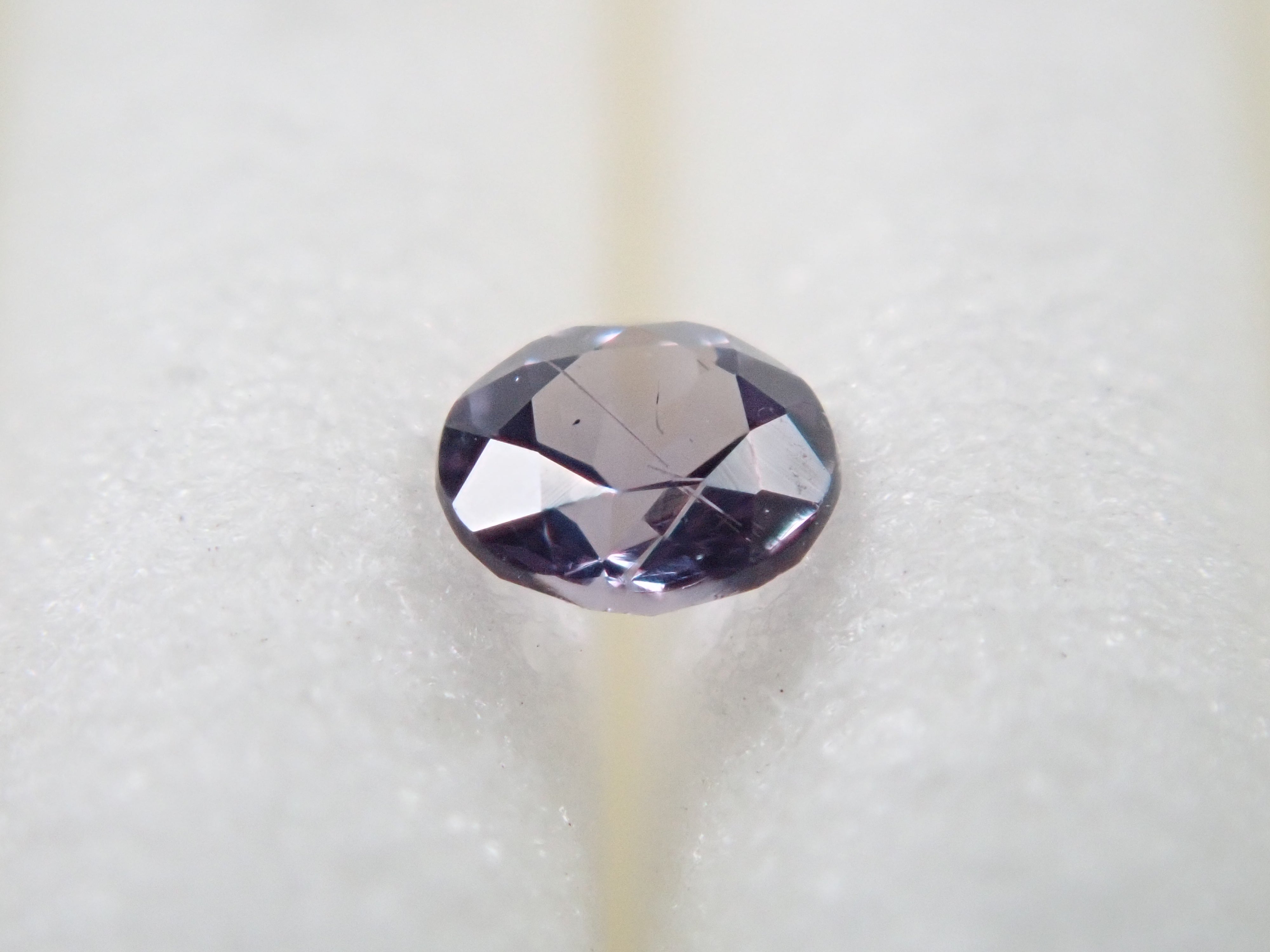 マダガスカル産ベキリーブルーガーネット(カラーチェンジガーネット) 2.3mm/0.065ctルース