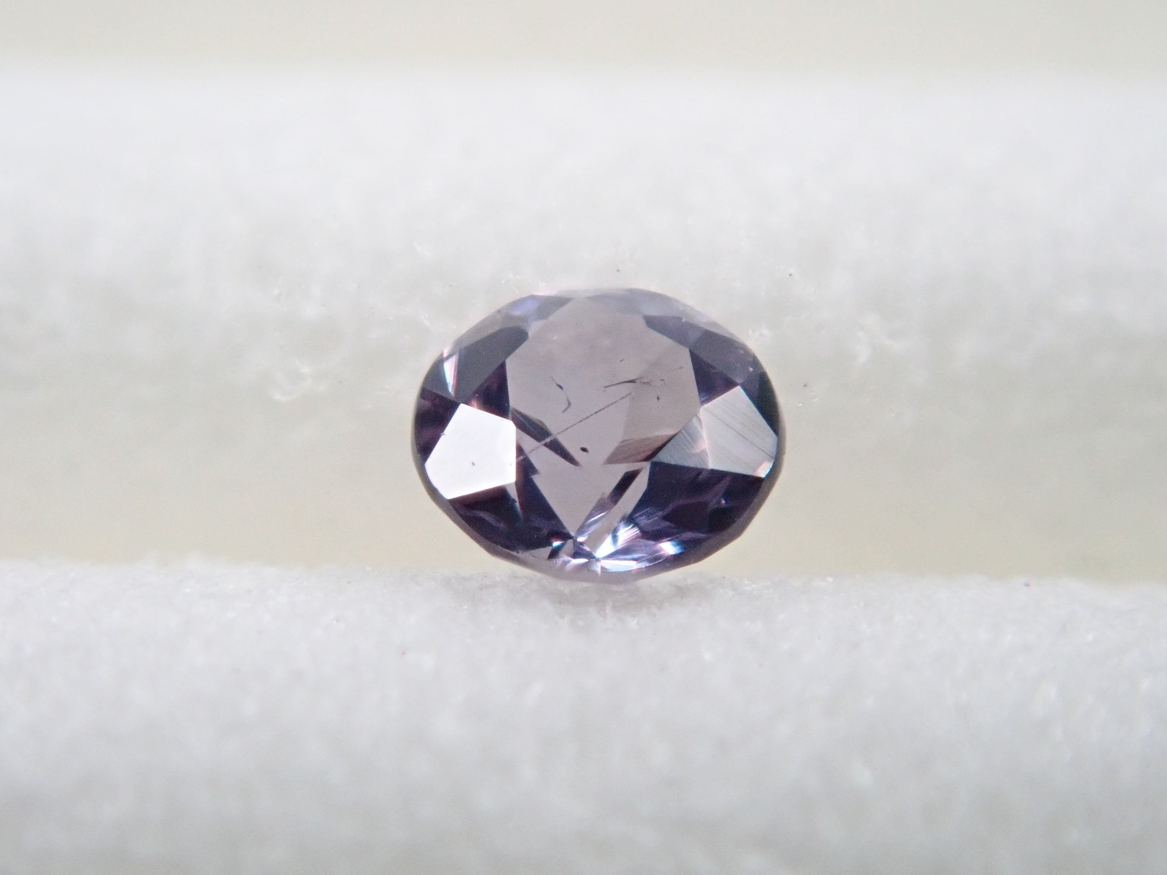 マダガスカル産ベキリーブルーガーネット(カラーチェンジガーネット) 2.3mm/0.065ctルース
