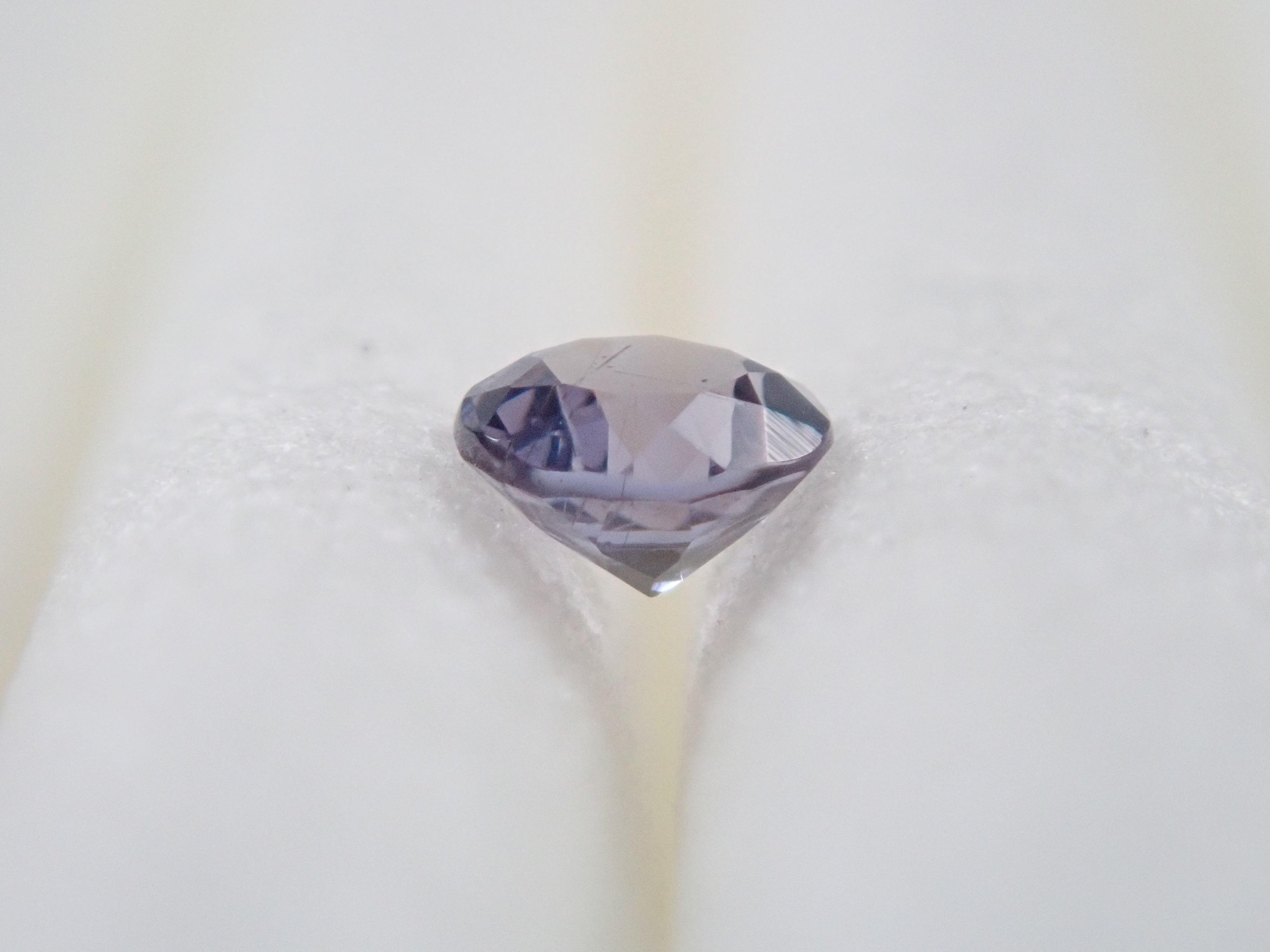 マダガスカル産ベキリーブルーガーネット(カラーチェンジガーネット) 2.3mm/0.065ctルース