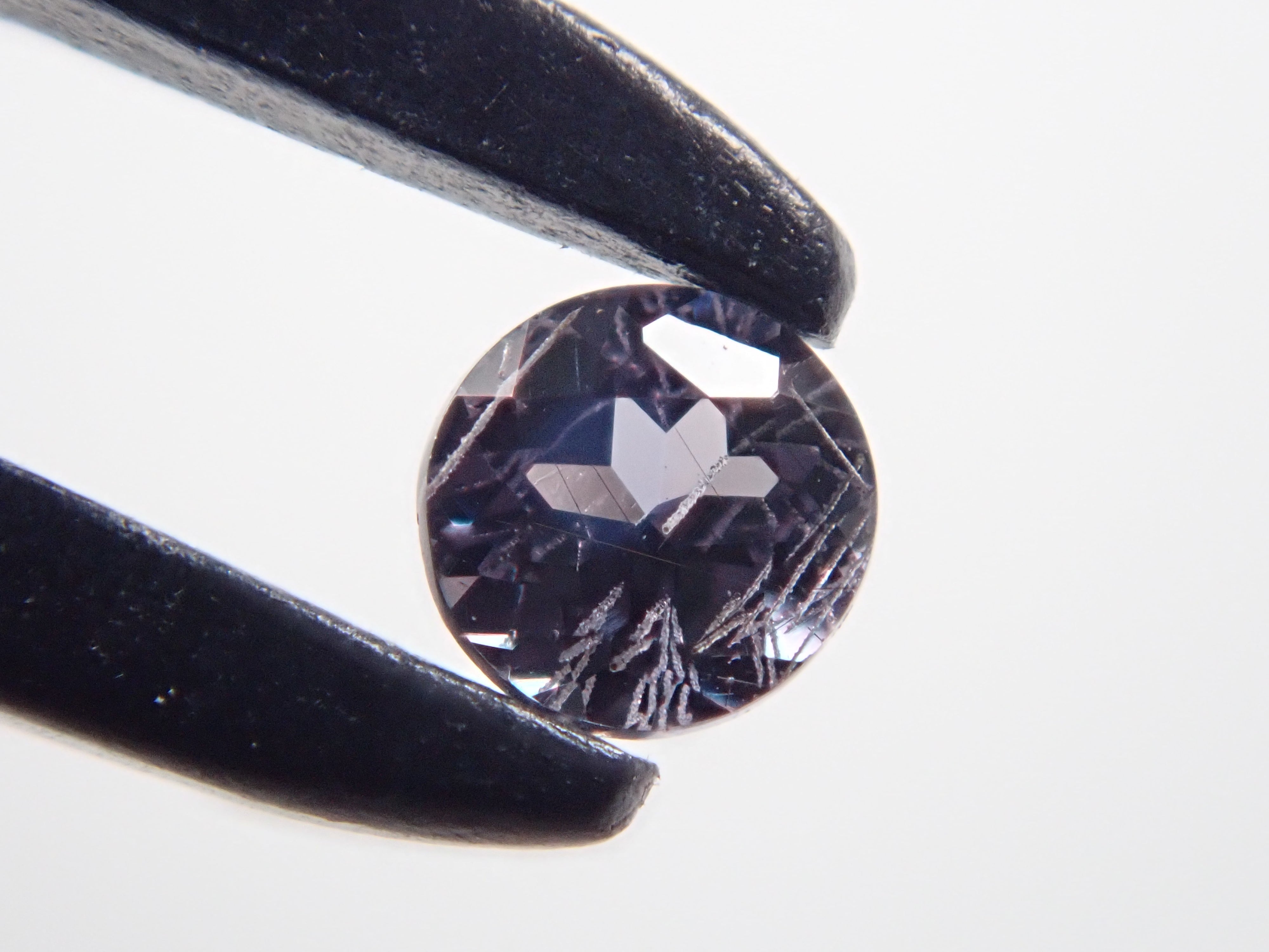 マダガスカル産ベキリーブルーガーネット(カラーチェンジガーネット) 2.3mm/0.067ctルース