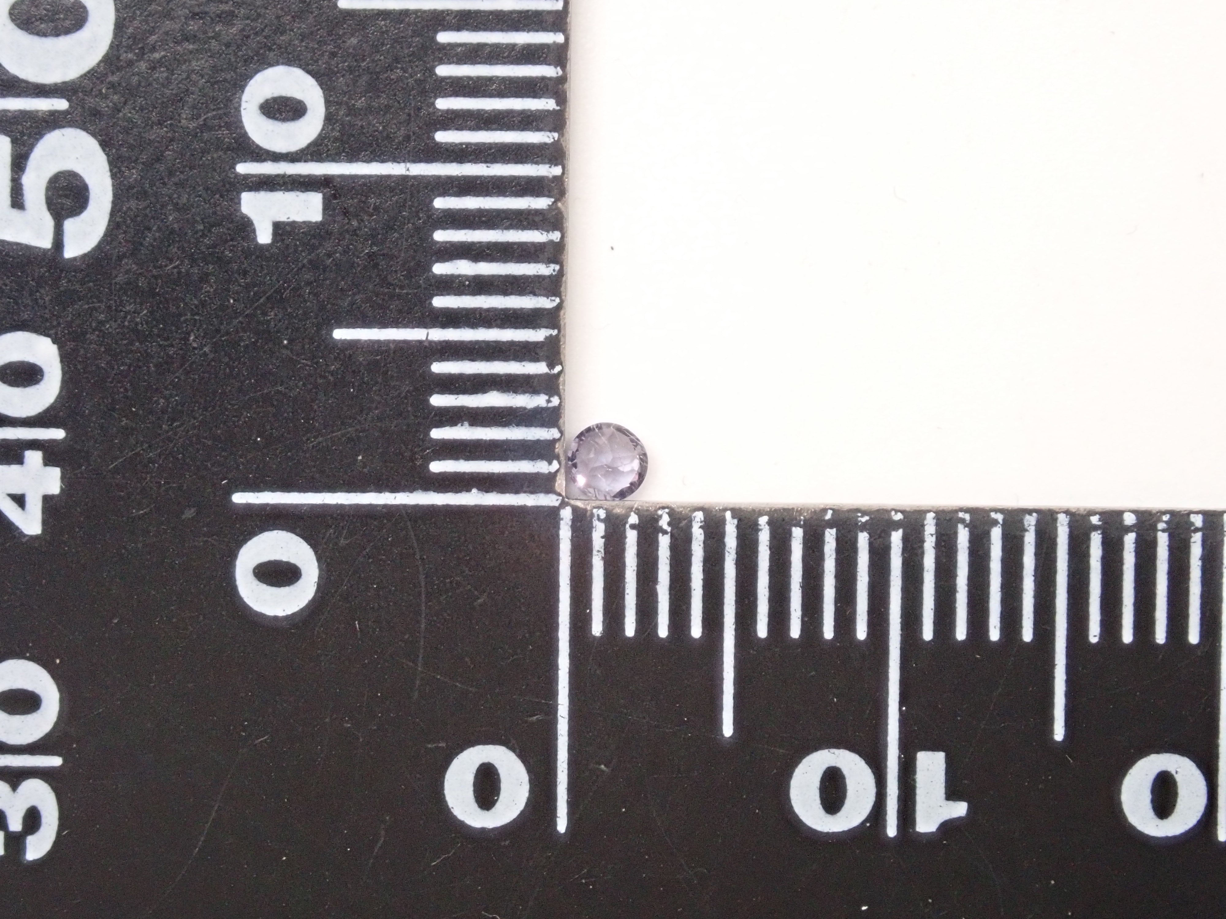 マダガスカル産ベキリーブルーガーネット(カラーチェンジガーネット) 2.3mm/0.067ctルース