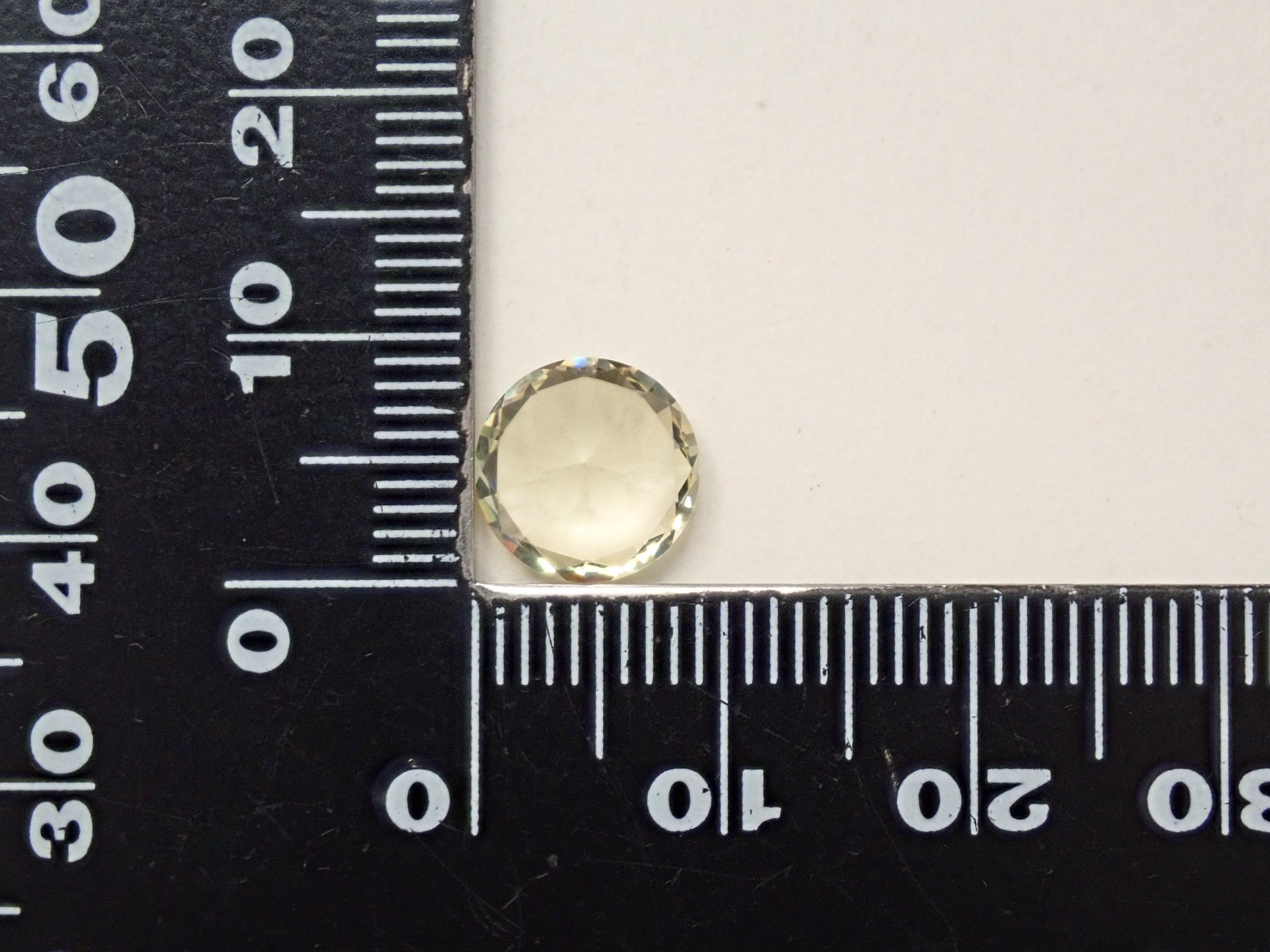イエローベリル 2.227ctルース【さくらインカット】ブラジル産イエローベリル 9.1mm/2.227ctルース