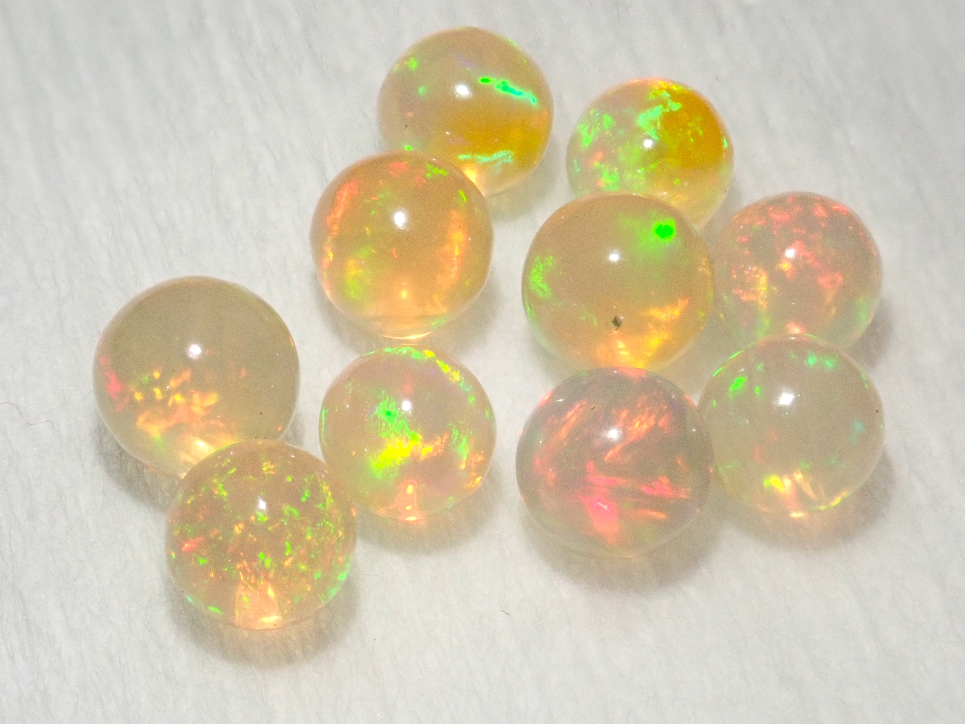 《限定23石》エチオピア産オパール1石ルース(スフィア,4.5-5.0mm)《複数購入割引有》