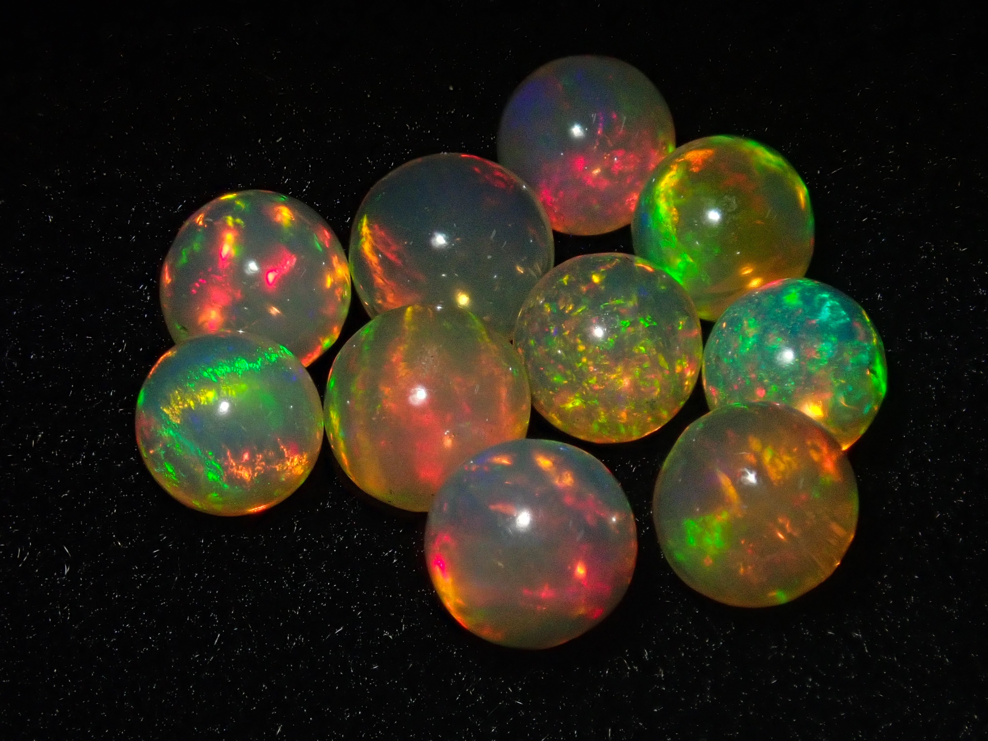 《限定23石》エチオピア産オパール1石ルース(スフィア,4.5-5.0mm)《複数購入割引有》