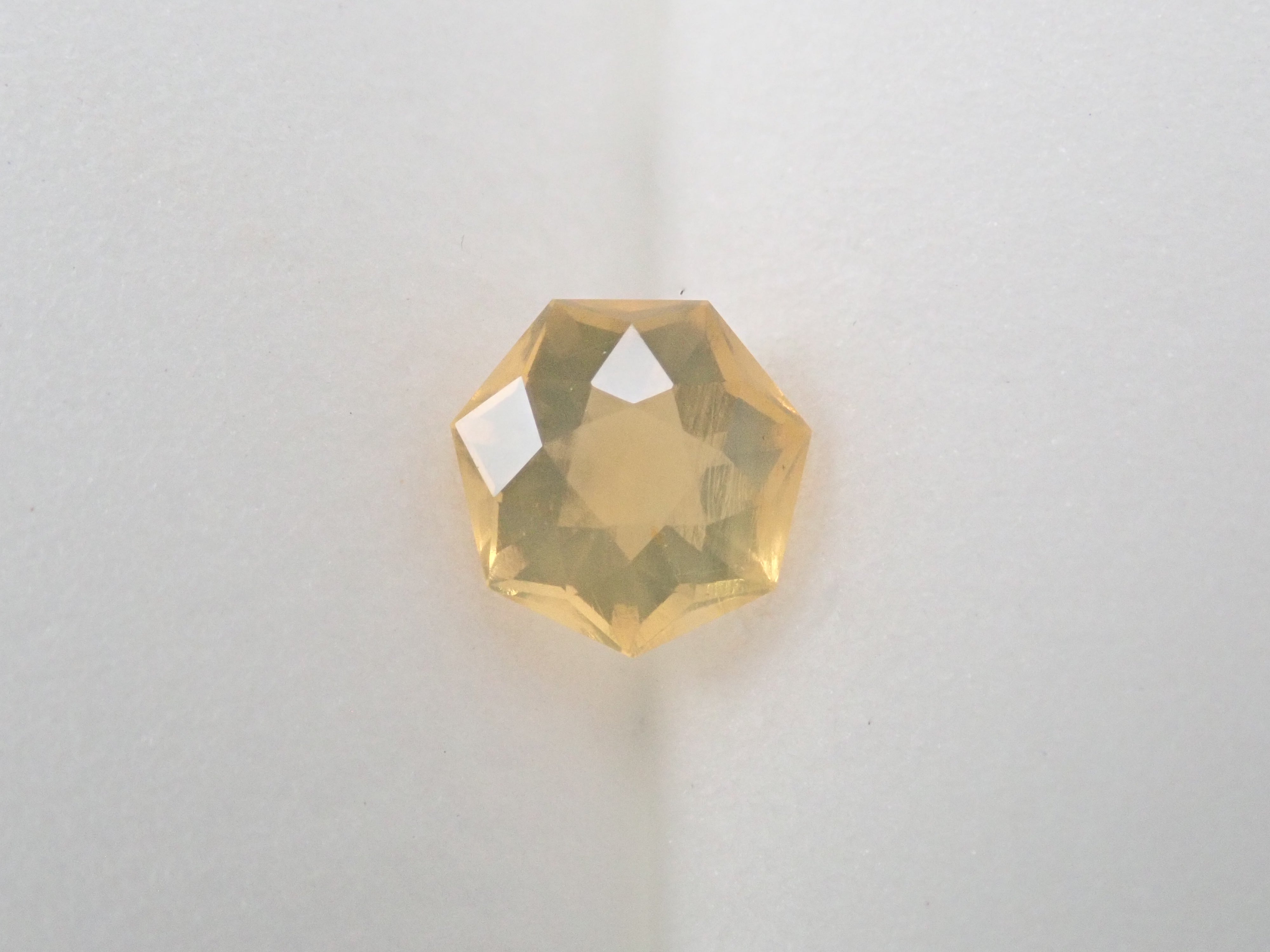 黃蛋白石 0.372 克拉裸石(刻面切割)
