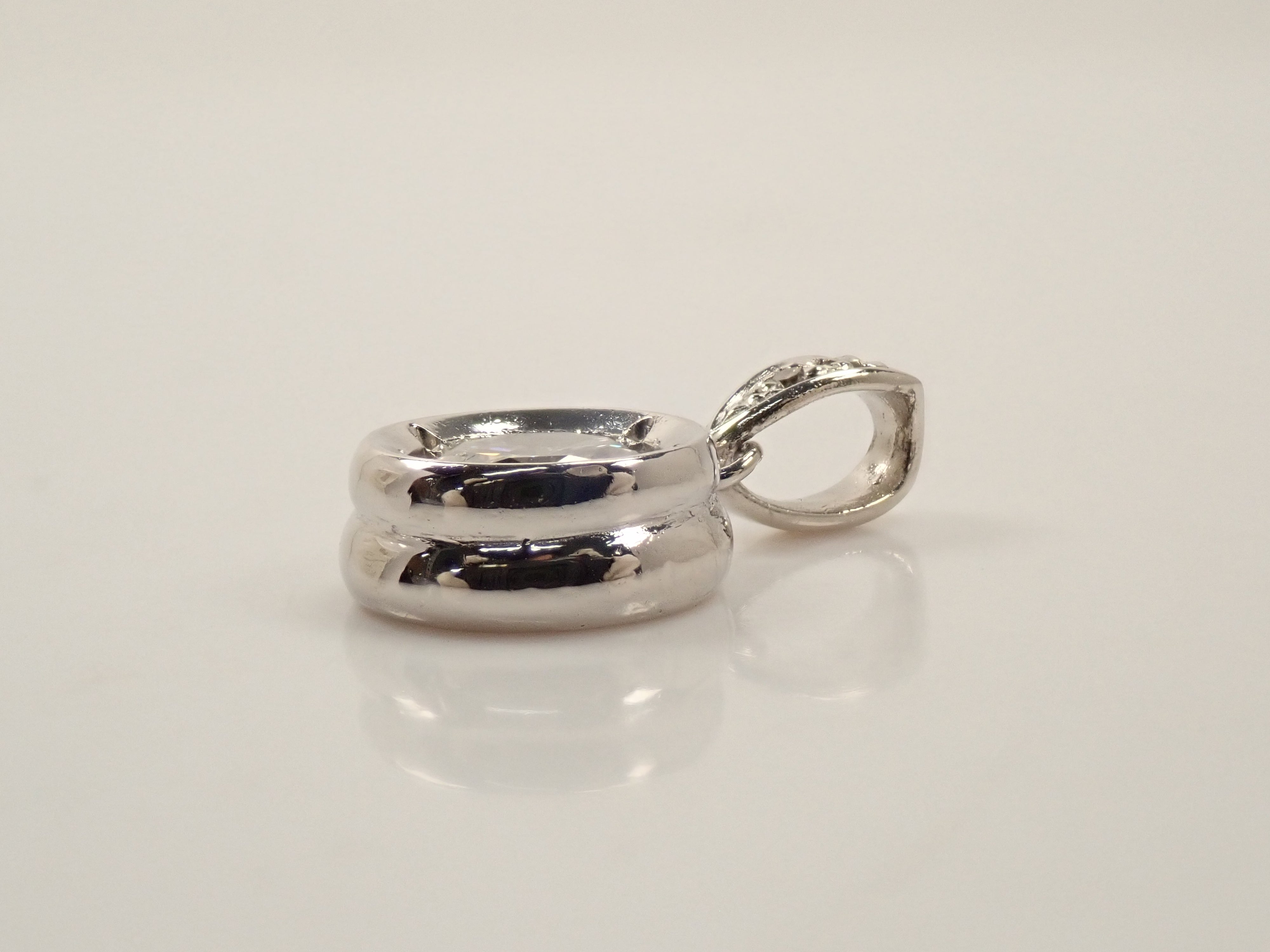 【5/30 22時販売】【カラフリ】Pt900 ダイヤモンド 0.65ct ペンダントトップ(ネックレストップ)鑑別書