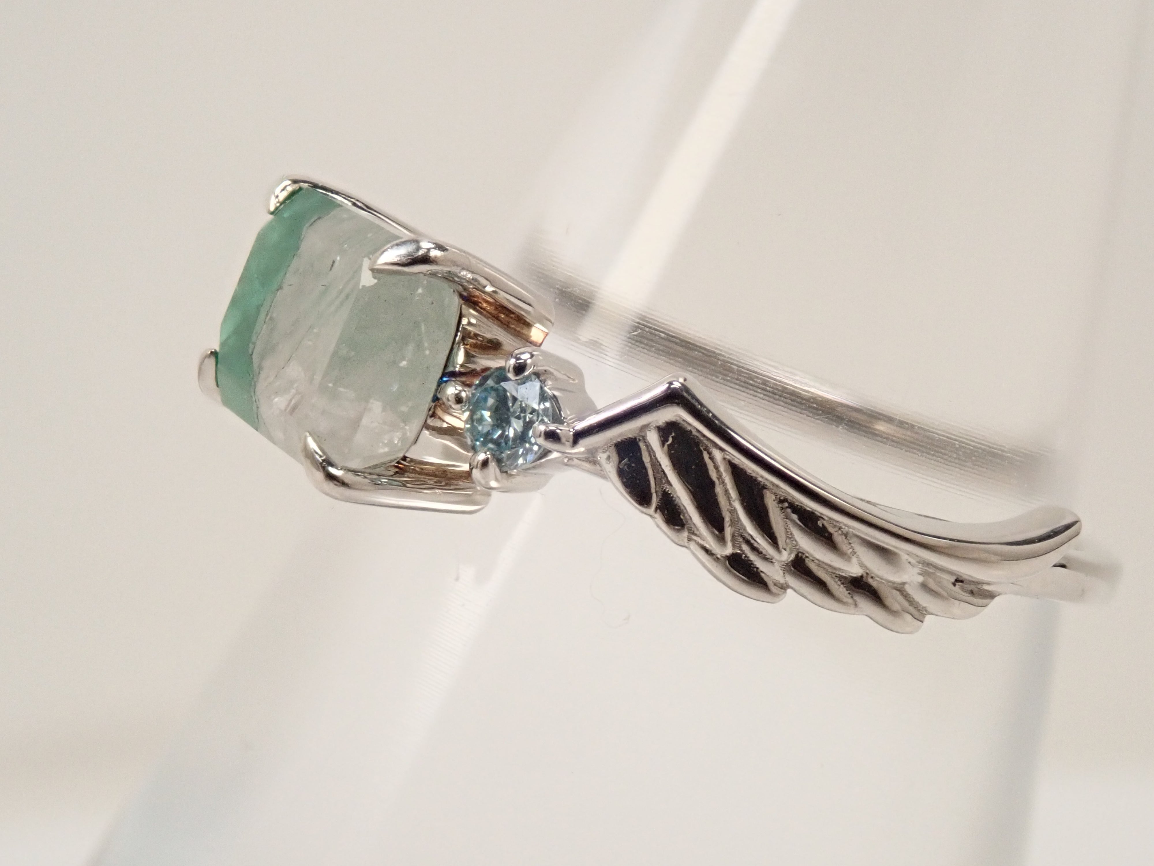 Pt950 ブラジル産バイカラーエメラルド 1.084ct リング
