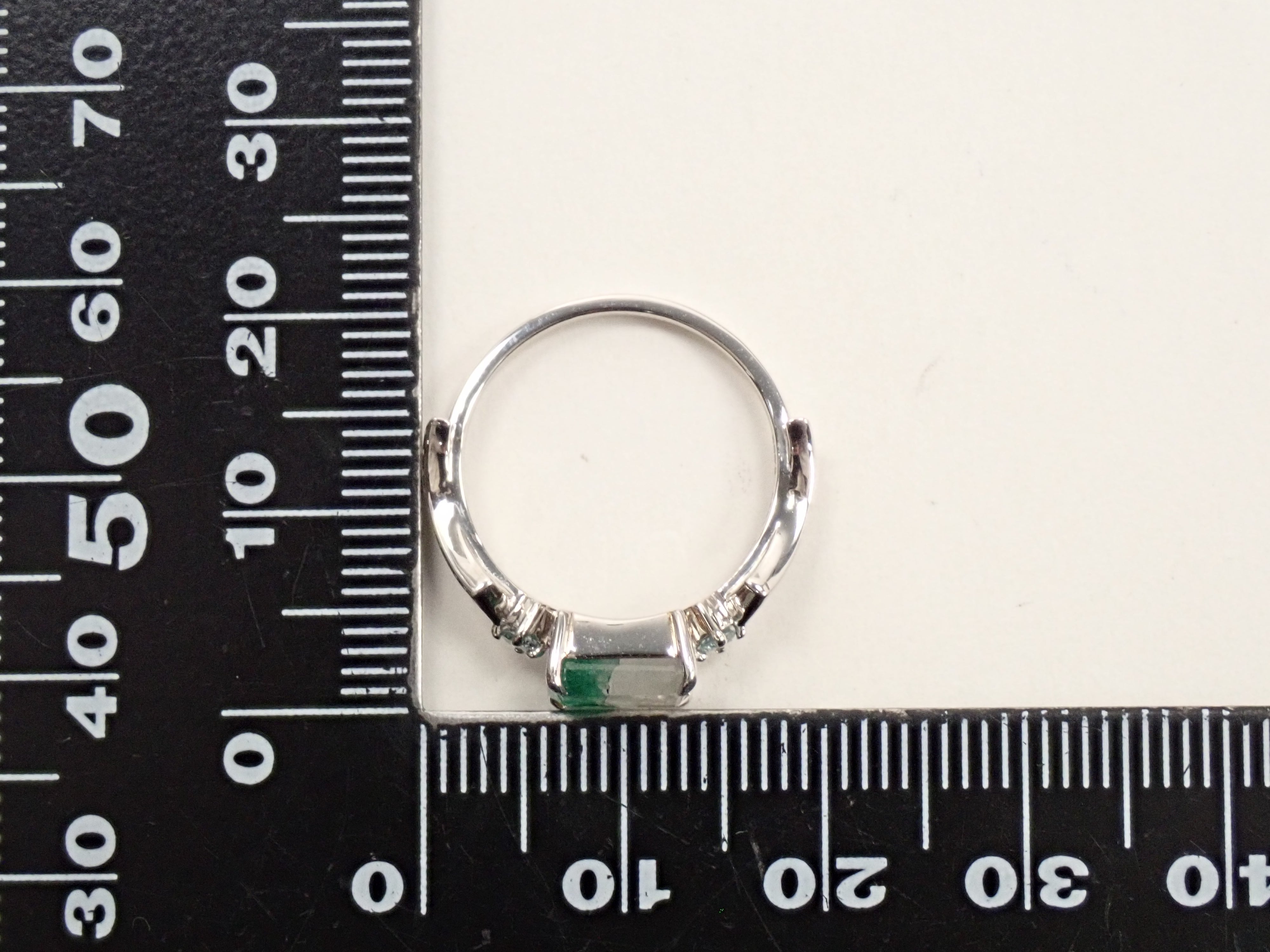 Pt950 ブラジル産バイカラーエメラルド 1.084ct リング
