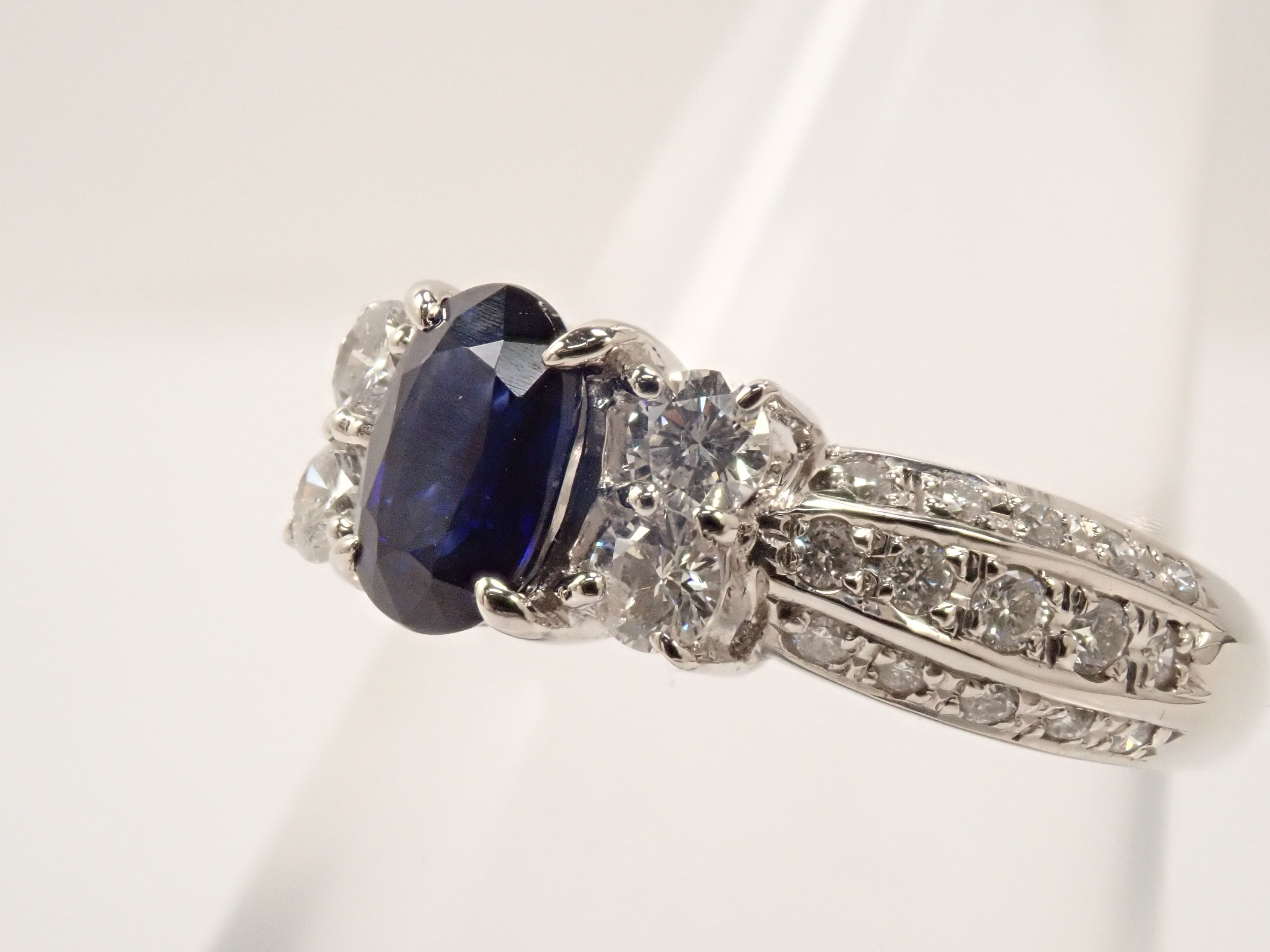【22602609掲載】【カラフリ】Pt900 マダガスカル産サファイア 0.99ct リング