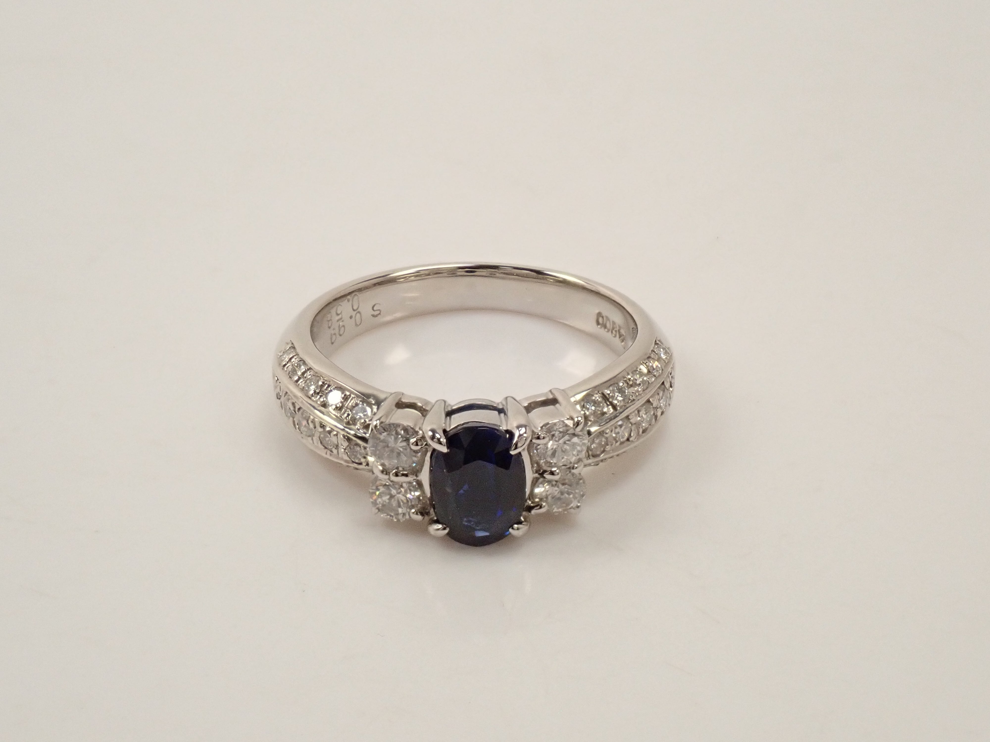 【22602609掲載】【カラフリ】Pt900 マダガスカル産サファイア 0.99ct リング