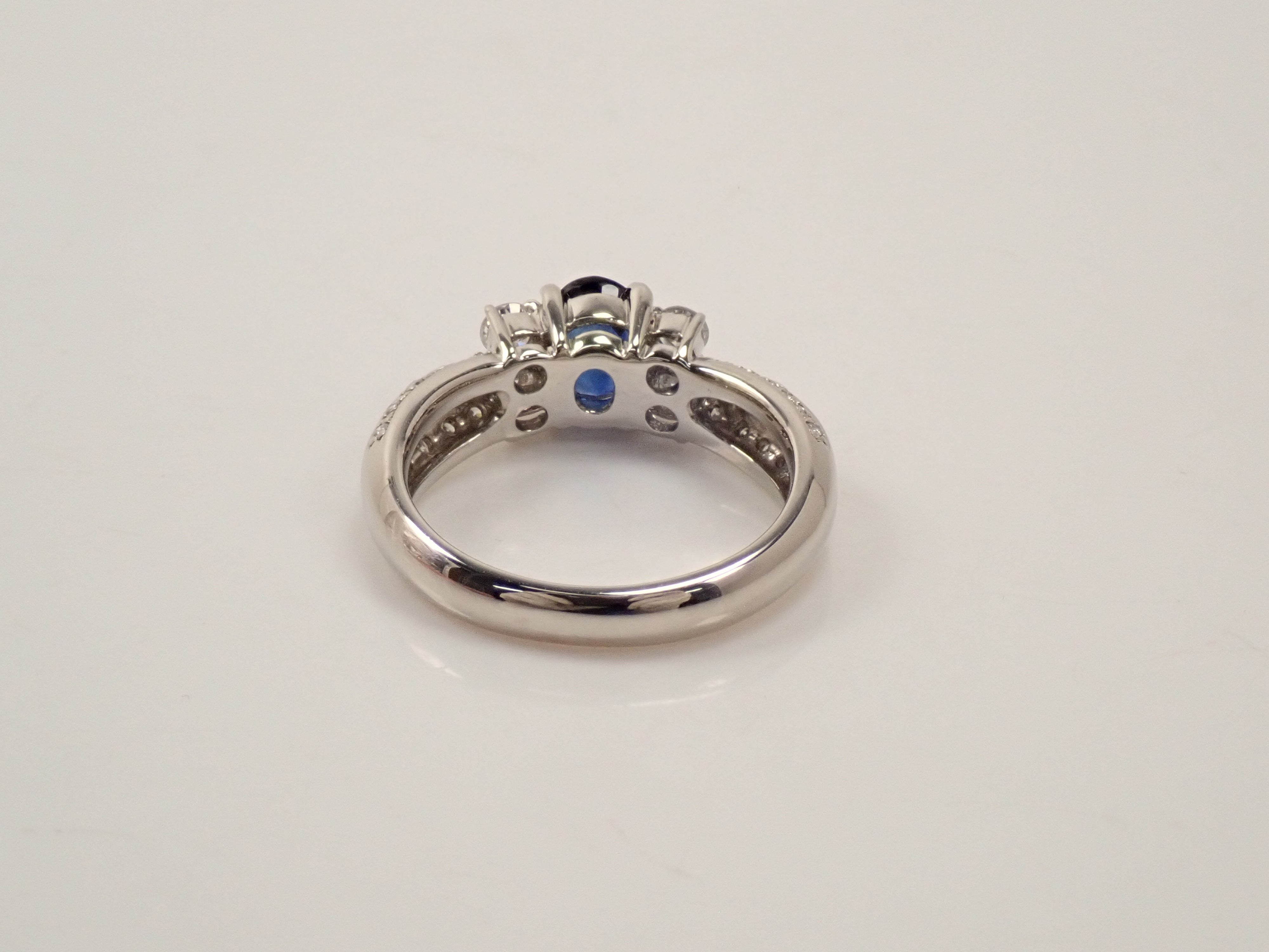 【22602609掲載】【カラフリ】Pt900 マダガスカル産サファイア 0.99ct リング