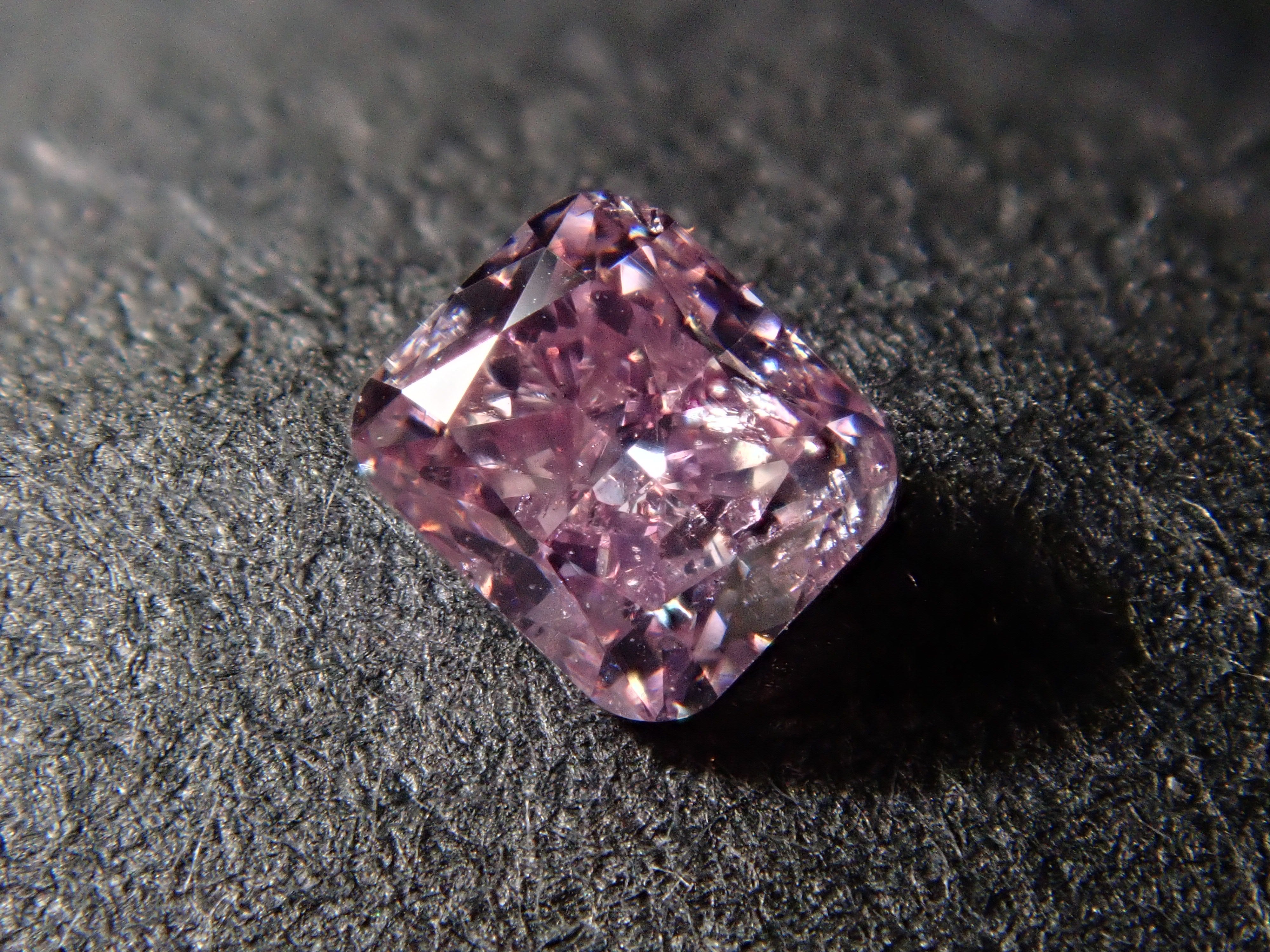【32501927掲載】ピンクダイヤモンド(クッションカット) 0.157ctルース(FANCY DEEP PUPPLE PINK, I1)