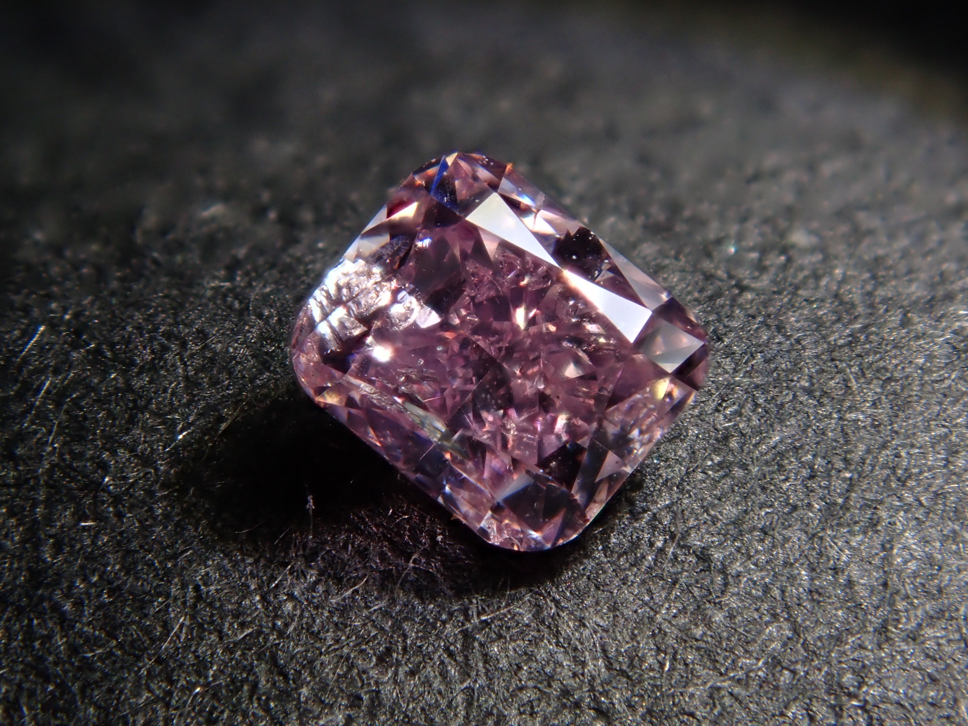 【32501927掲載】ピンクダイヤモンド(クッションカット) 0.157ctルース(FANCY DEEP PUPPLE PINK, I1)