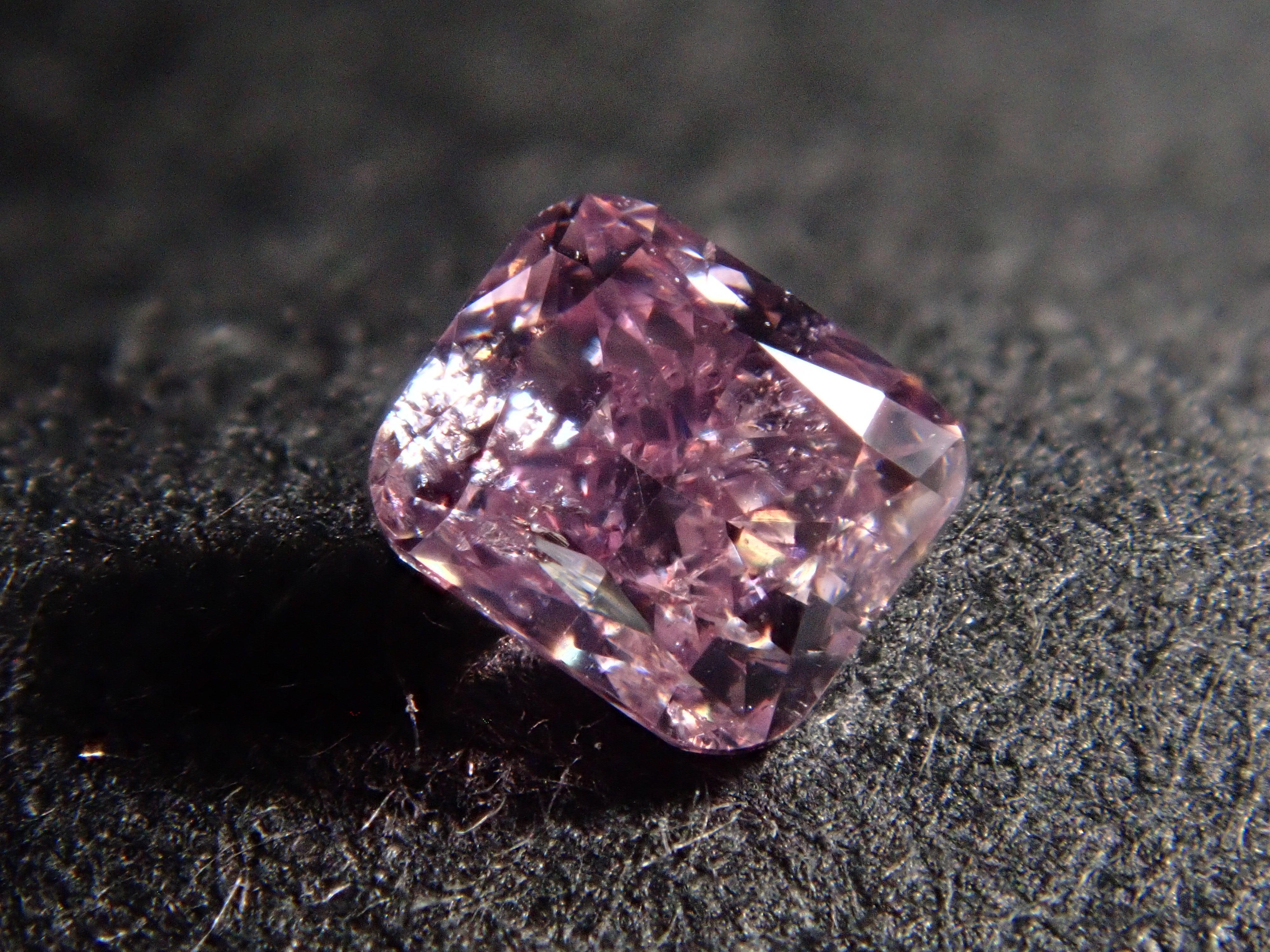 【32501927掲載】ピンクダイヤモンド(クッションカット) 0.157ctルース(FANCY DEEP PUPPLE PINK, I1)