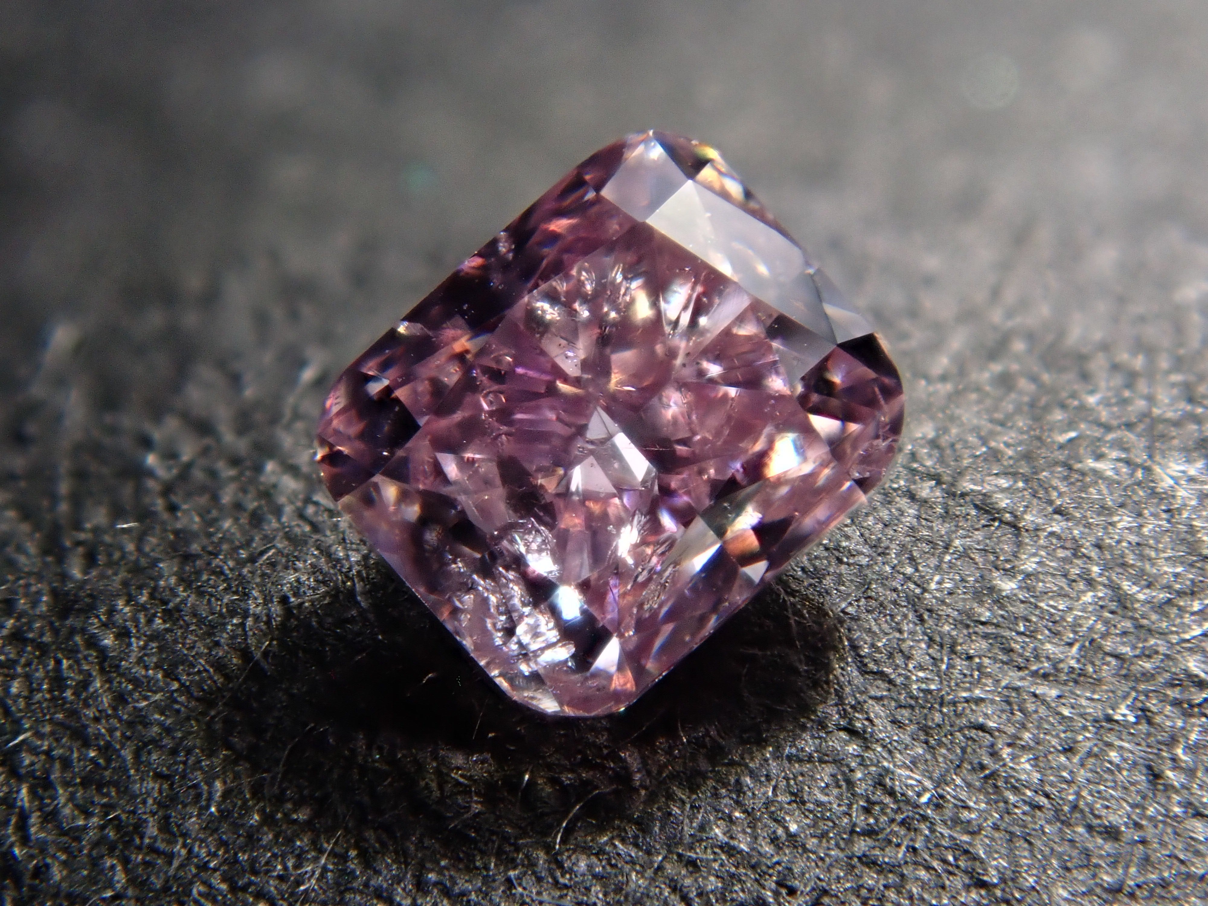【32501927掲載】ピンクダイヤモンド(クッションカット) 0.157ctルース(FANCY DEEP PUPPLE PINK, I1)