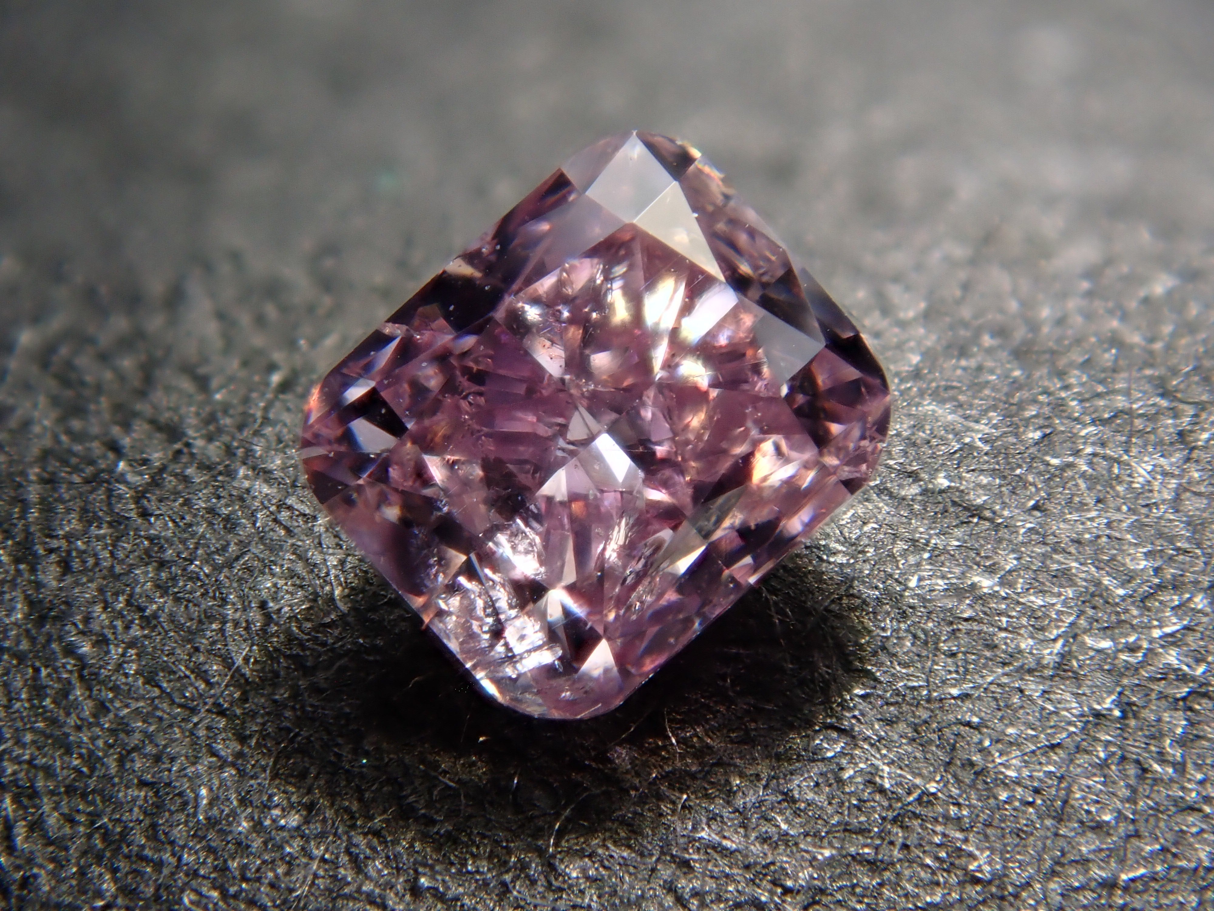 【32501927掲載】ピンクダイヤモンド(クッションカット) 0.157ctルース(FANCY DEEP PUPPLE PINK, I1)