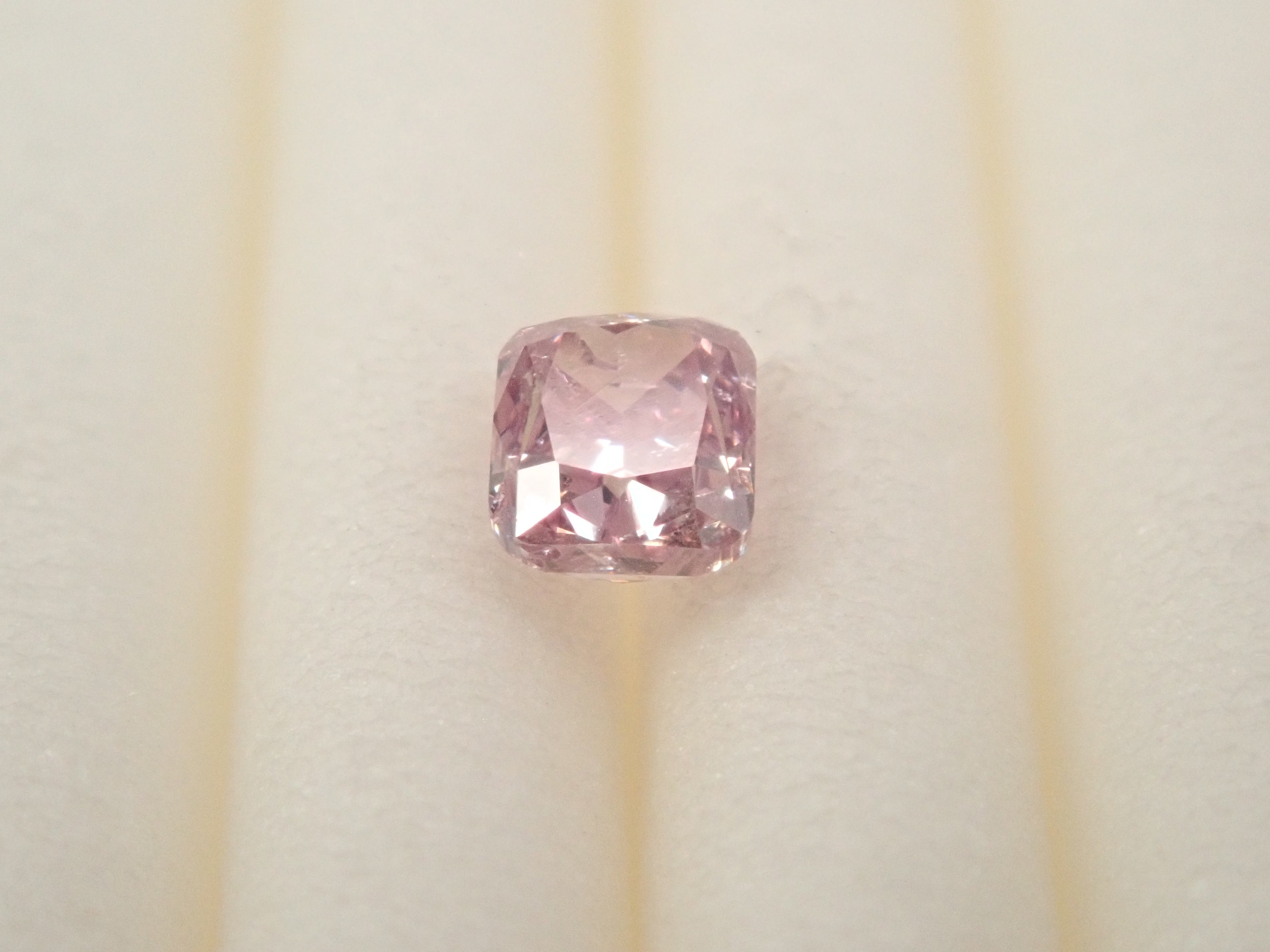 【32501927掲載】ピンクダイヤモンド(クッションカット) 0.157ctルース(FANCY DEEP PUPPLE PINK, I1)