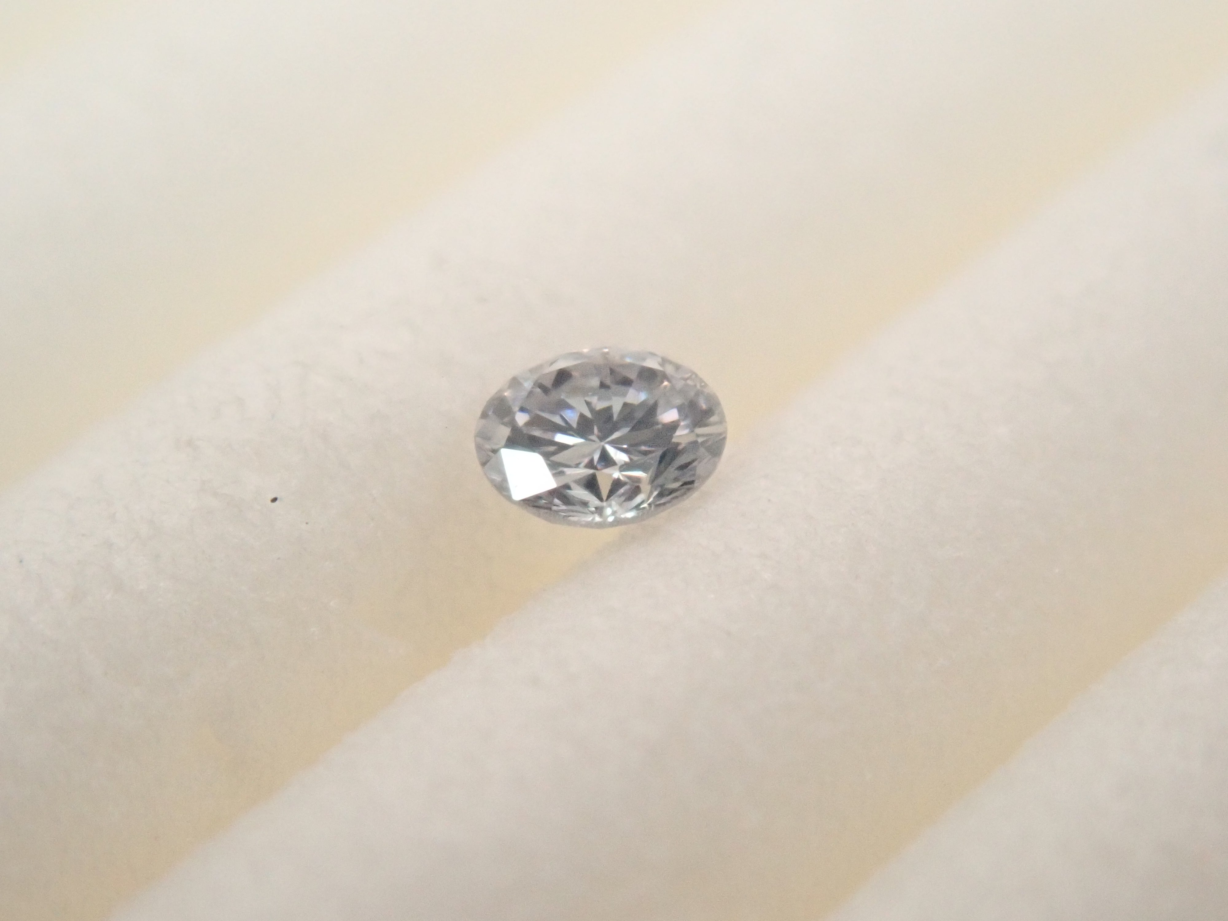 【32501928掲載】グレーダイヤモンド 0.039ctルース(LIGHT BLUISH GRAY, VS-1)