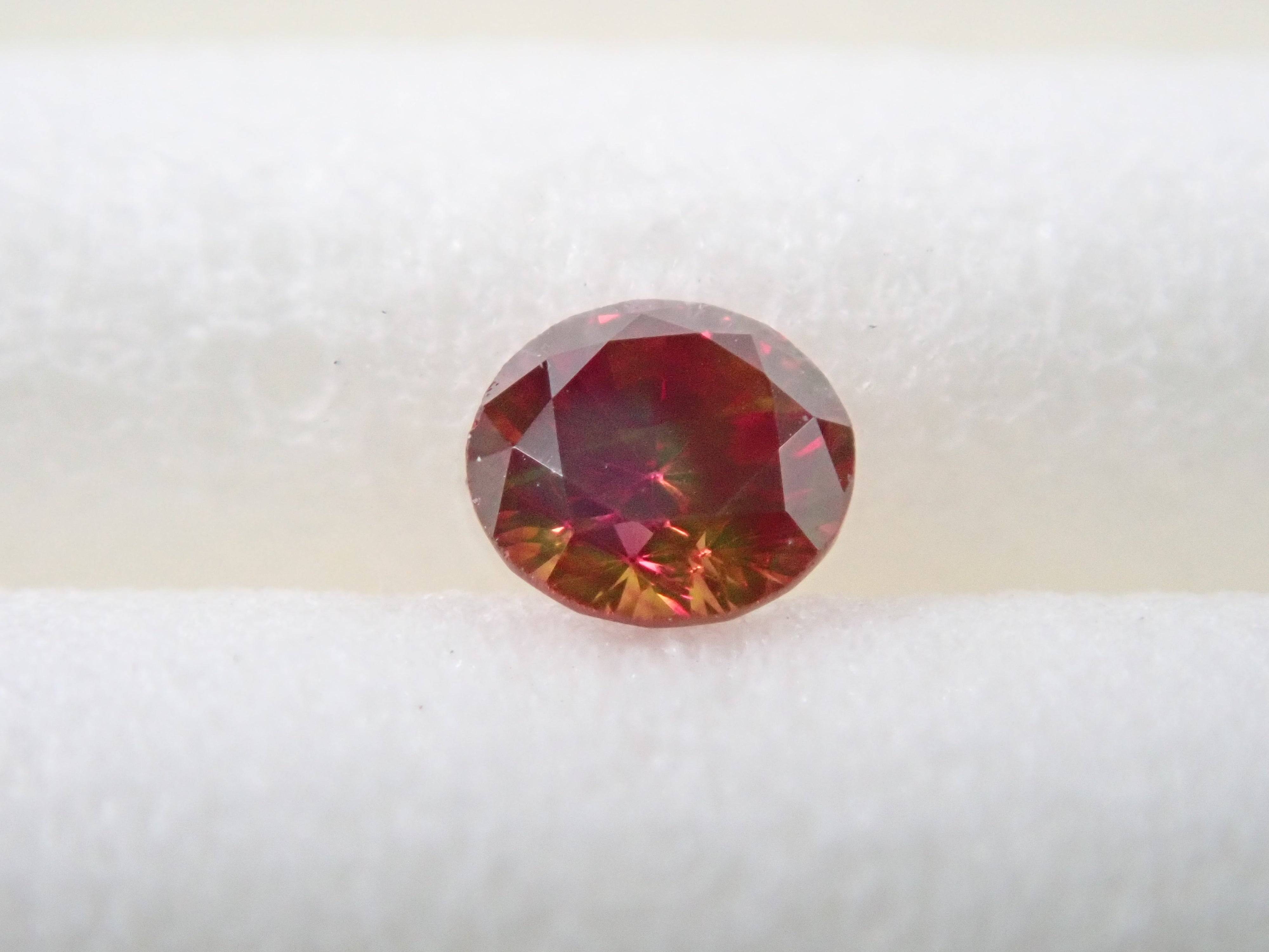 【32501458掲載】レッドダイヤモンド(トリートメント) 0.065ctルース(FANCY PURPLISH RED, VS2)