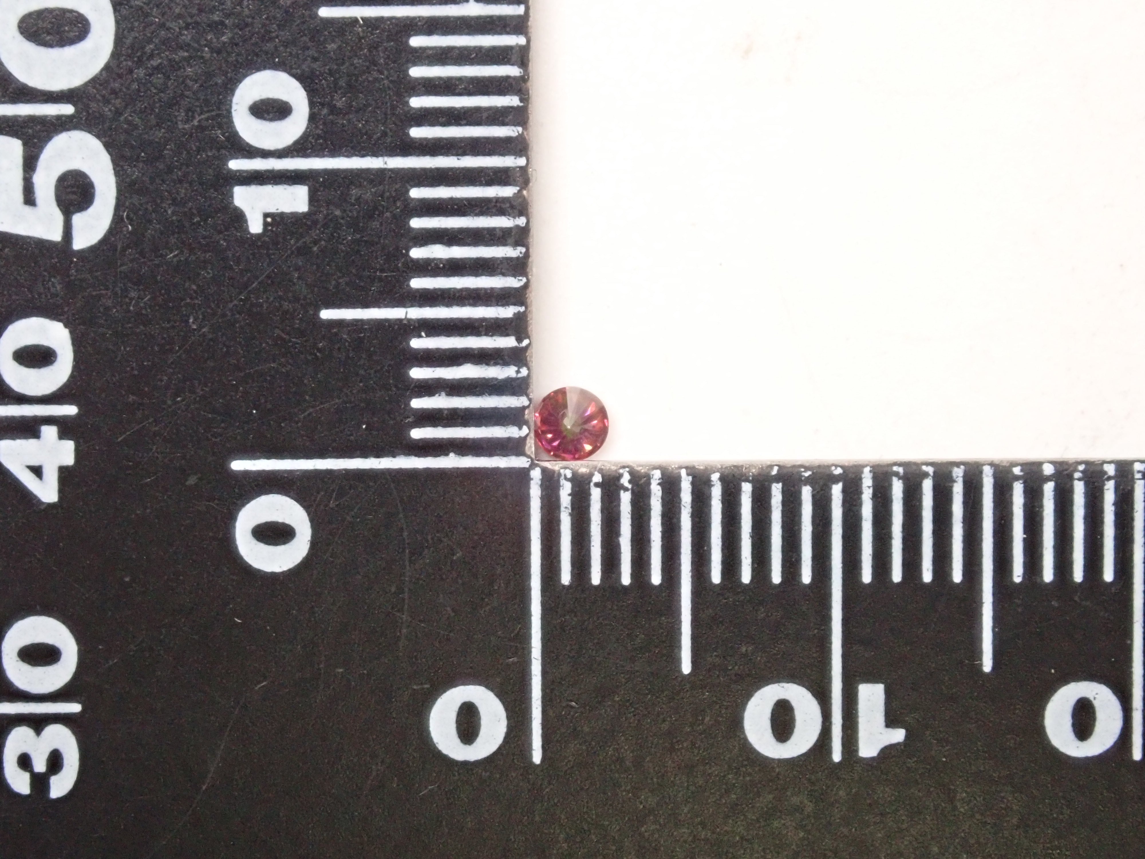 【32501458掲載】レッドダイヤモンド(トリートメント) 0.065ctルース(FANCY PURPLISH RED, VS2)