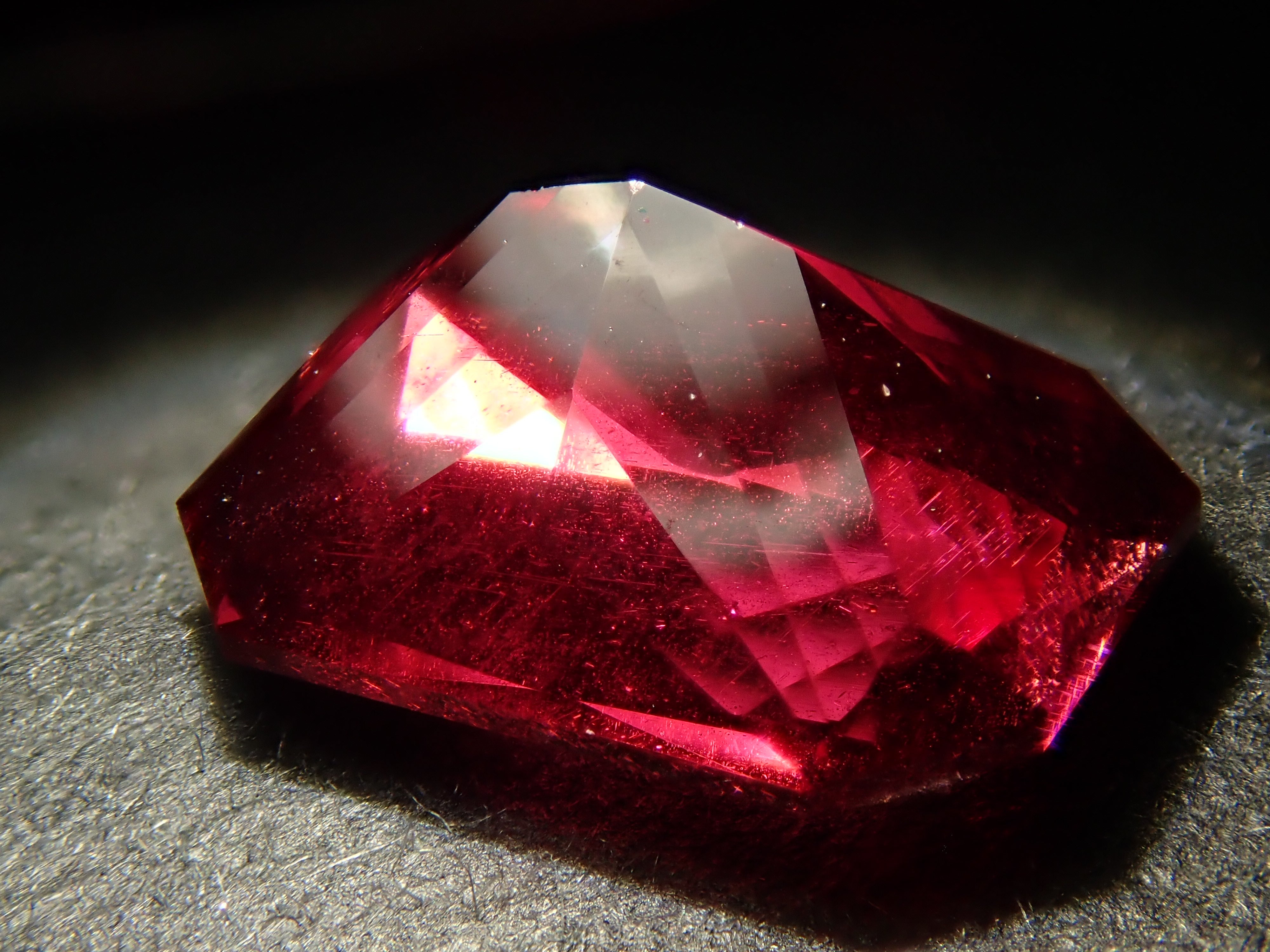 パイロープアルマンディンガーネット 2.514ctルース